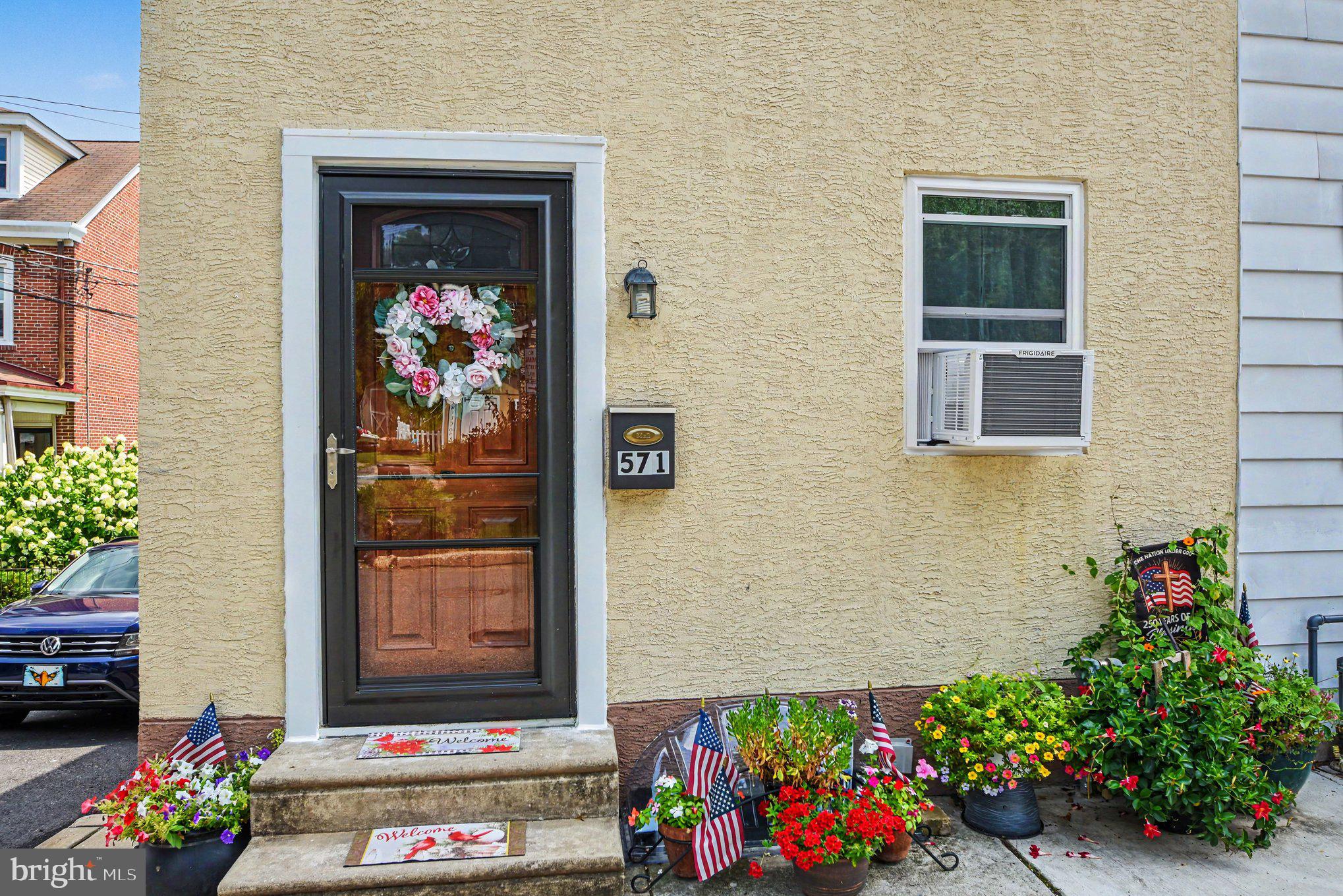571 SUMMIT STREET