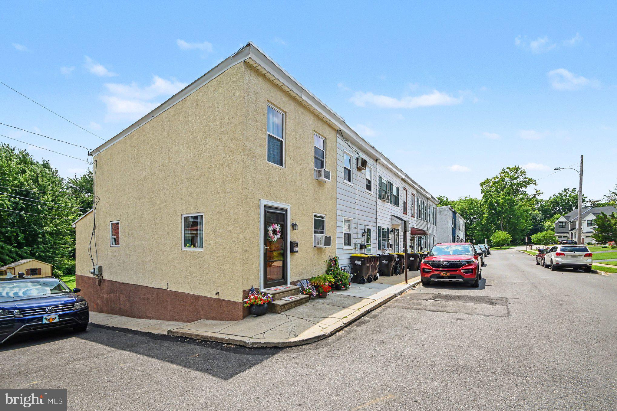 571 SUMMIT STREET