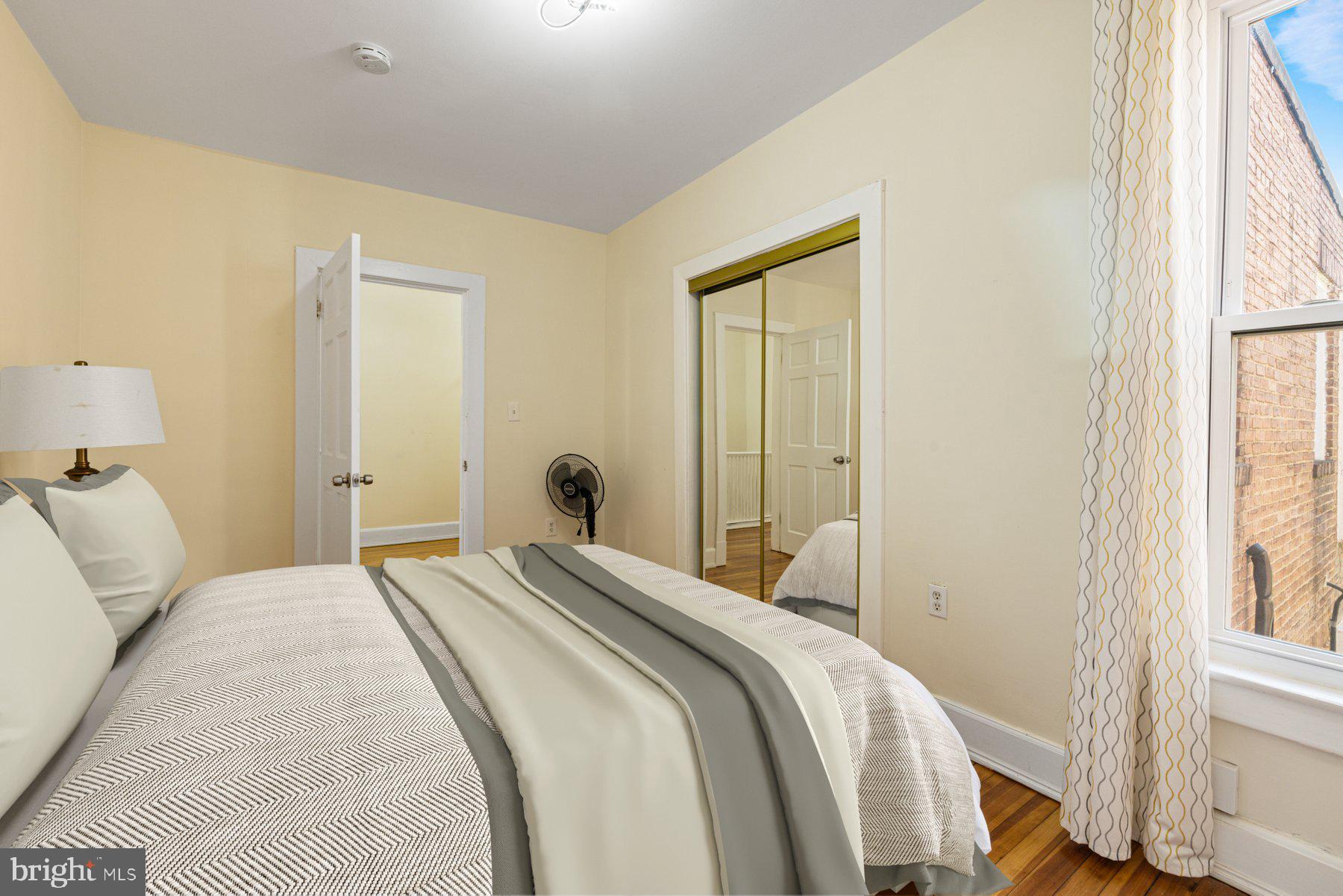 325 V STREET NE