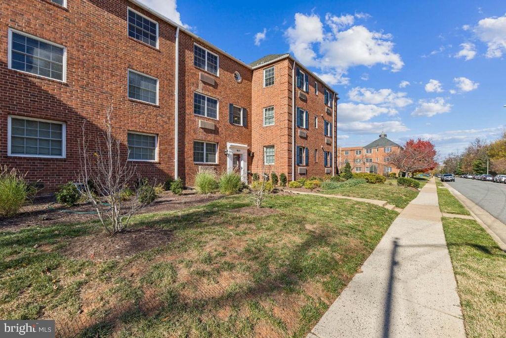 Photo of 1620 W Abingdon Drive W #301, ALEXANDRIA, VA 22314 (MLS # VAAX2051112)
