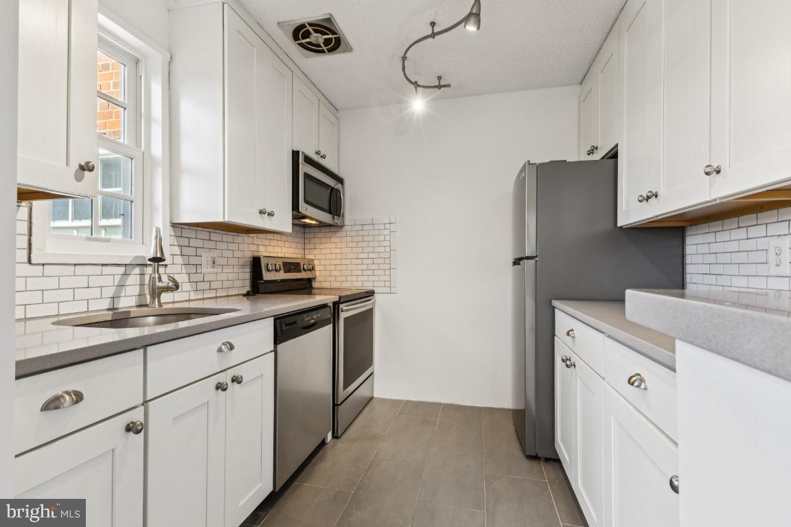 1620 W ABINGDON DRIVE W 301