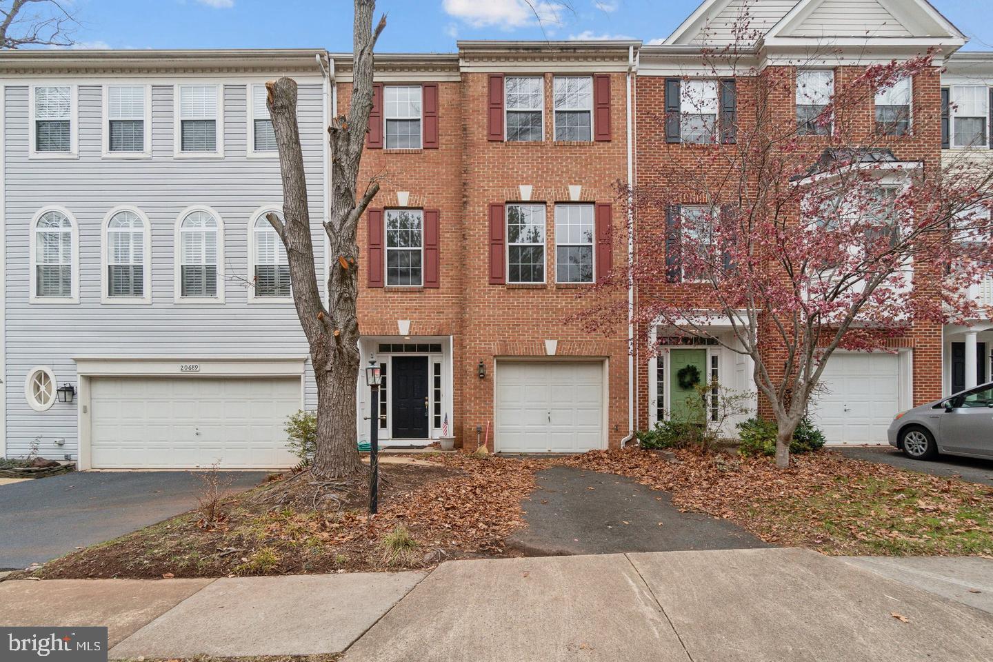 GREAT FALLS CHASE - Residential Lease