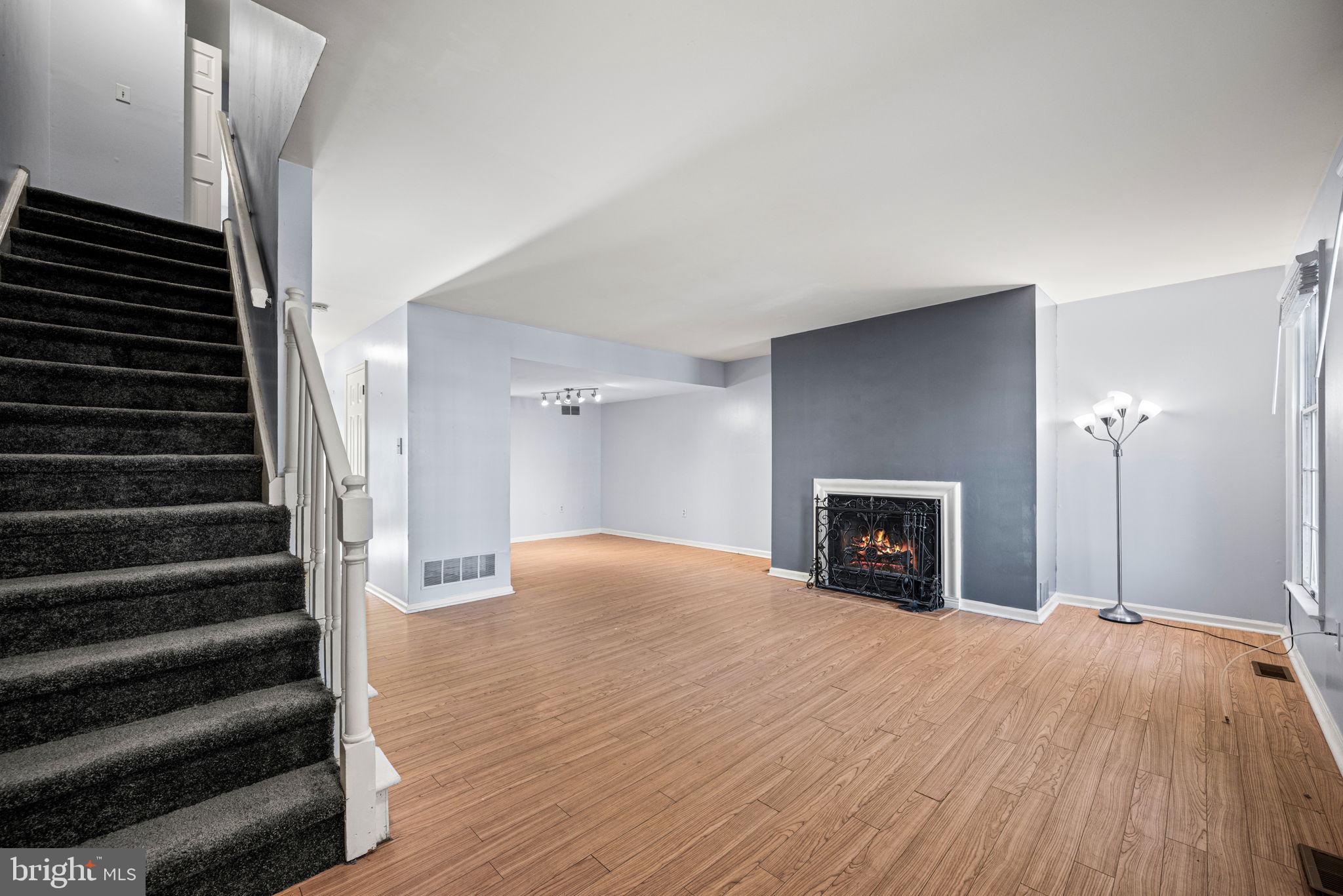 EAST FALLS - Residential Lease