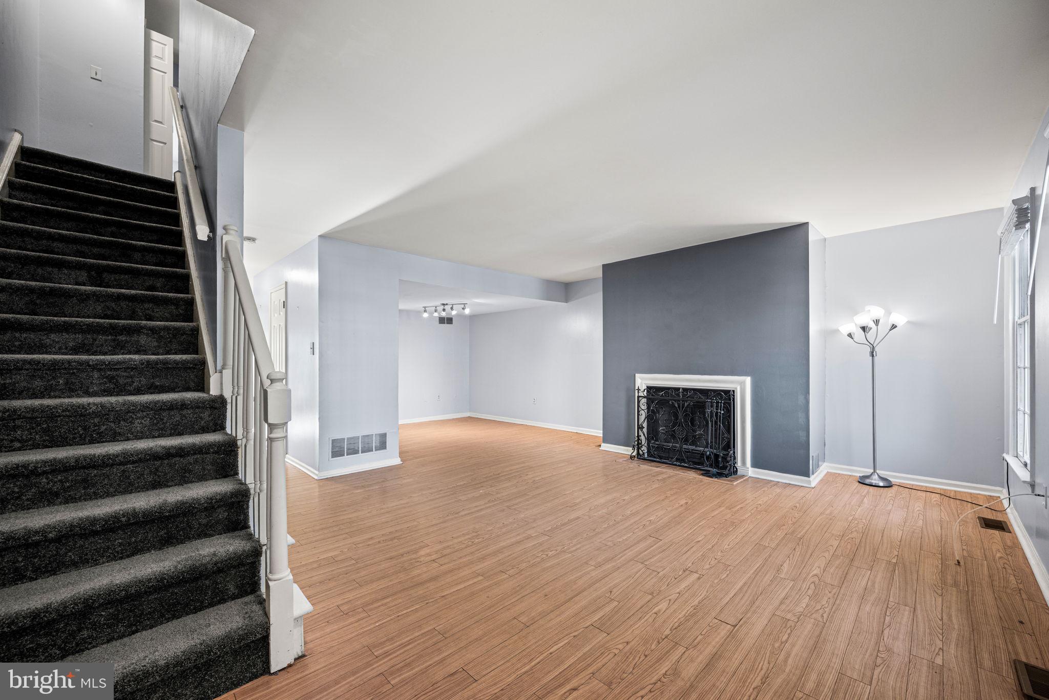 EAST FALLS - Residential Lease