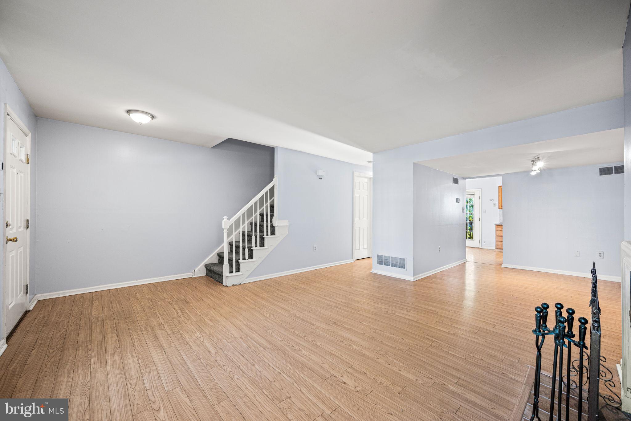 EAST FALLS - Residential Lease