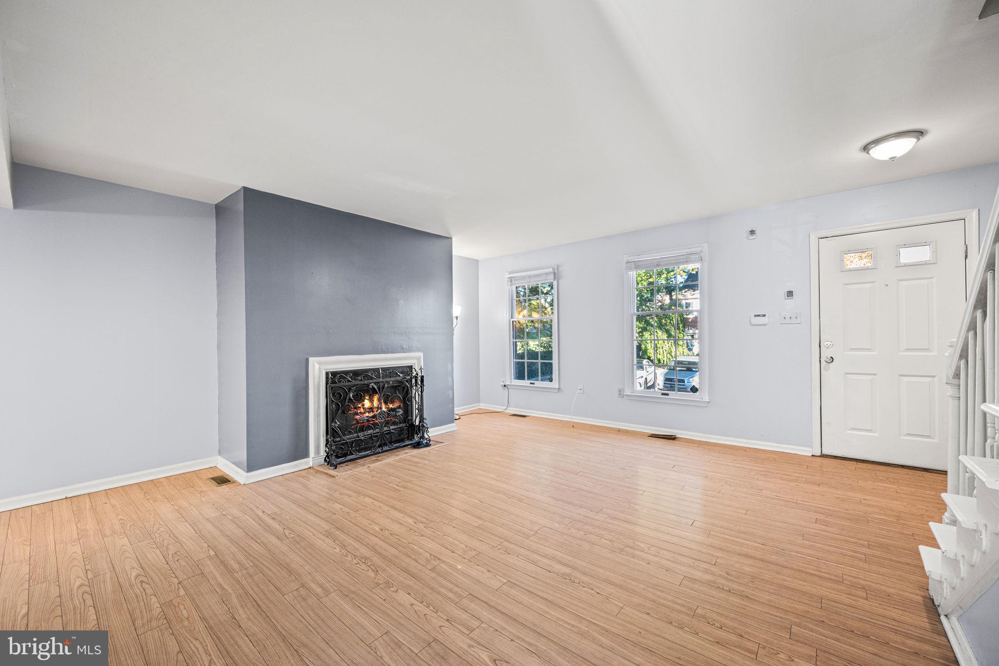 EAST FALLS - Residential Lease