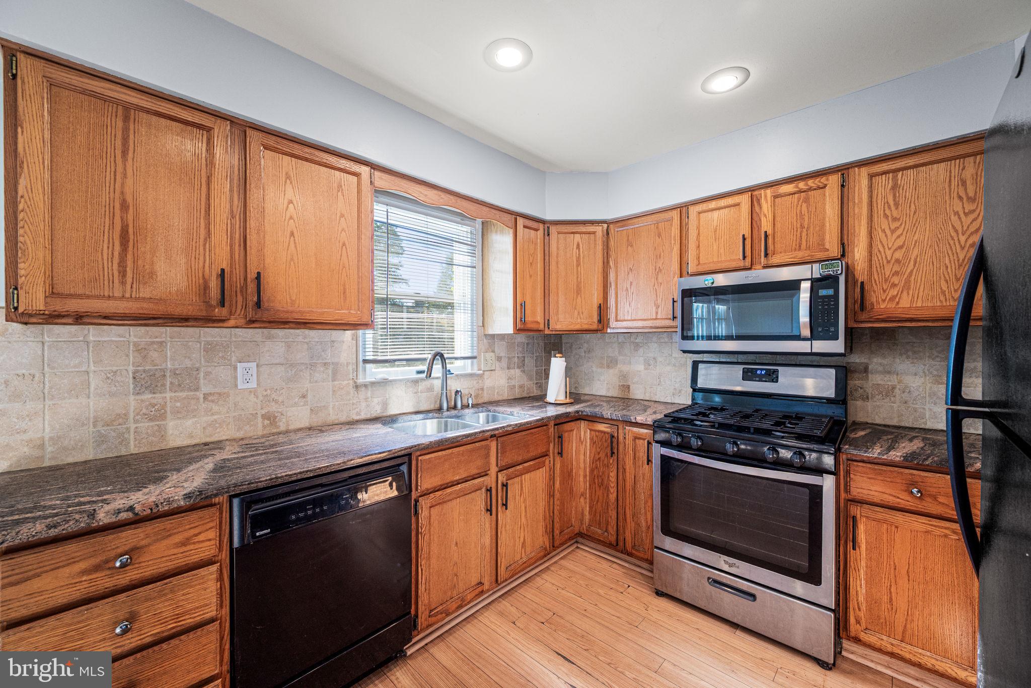 EAST FALLS - Residential Lease