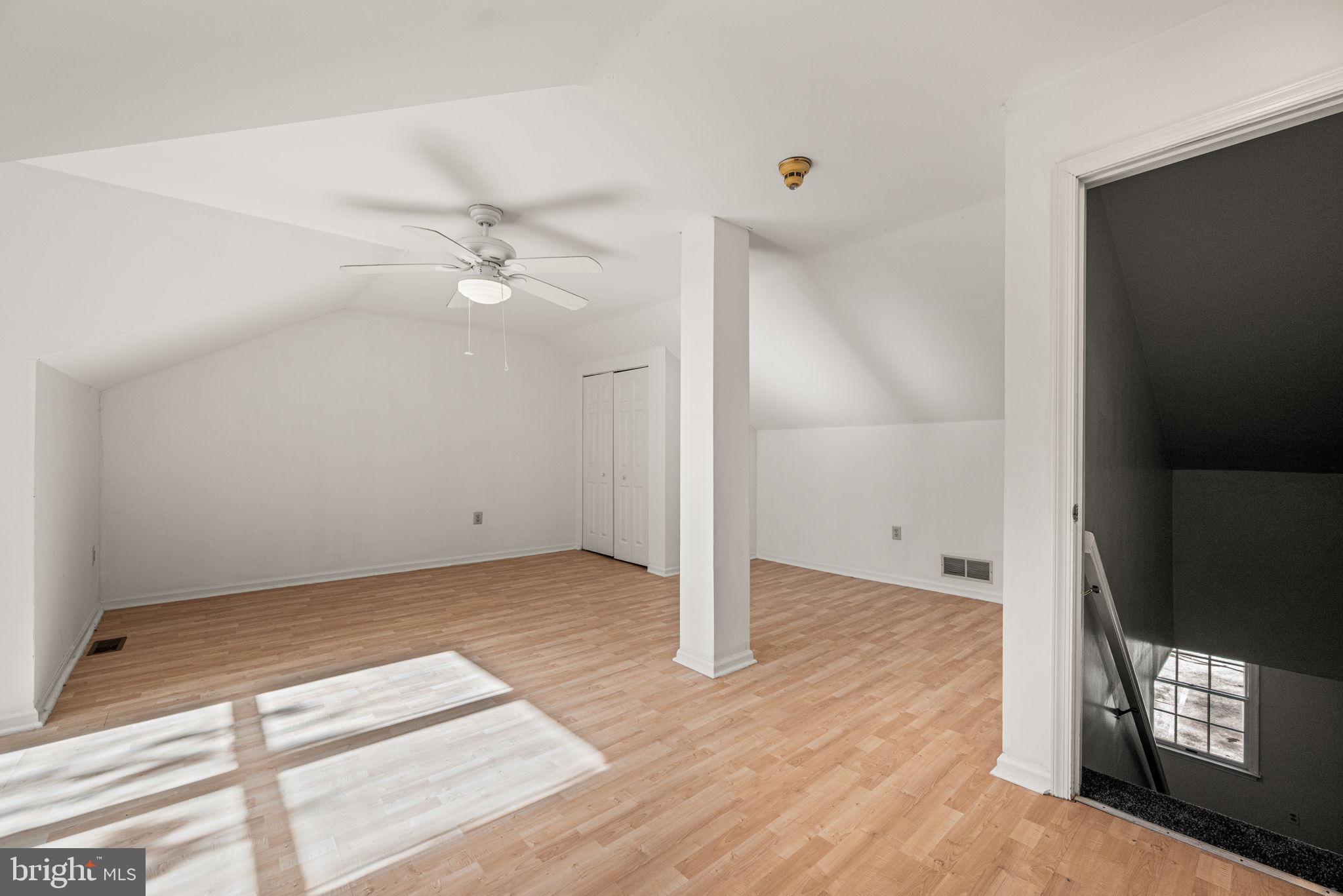 EAST FALLS - Residential Lease