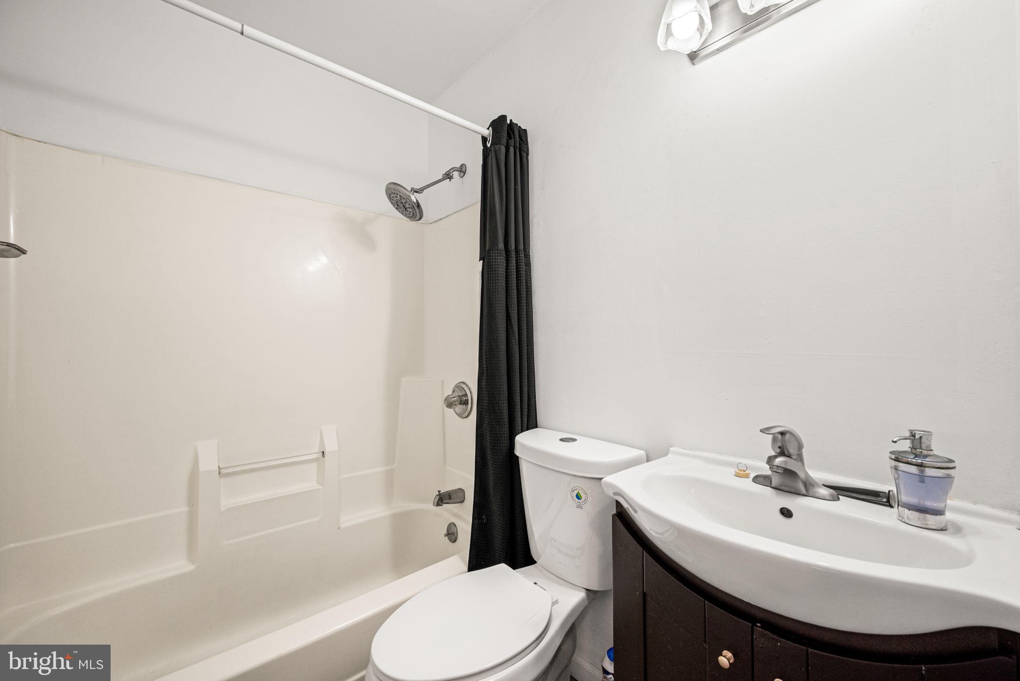 EAST FALLS - Residential Lease