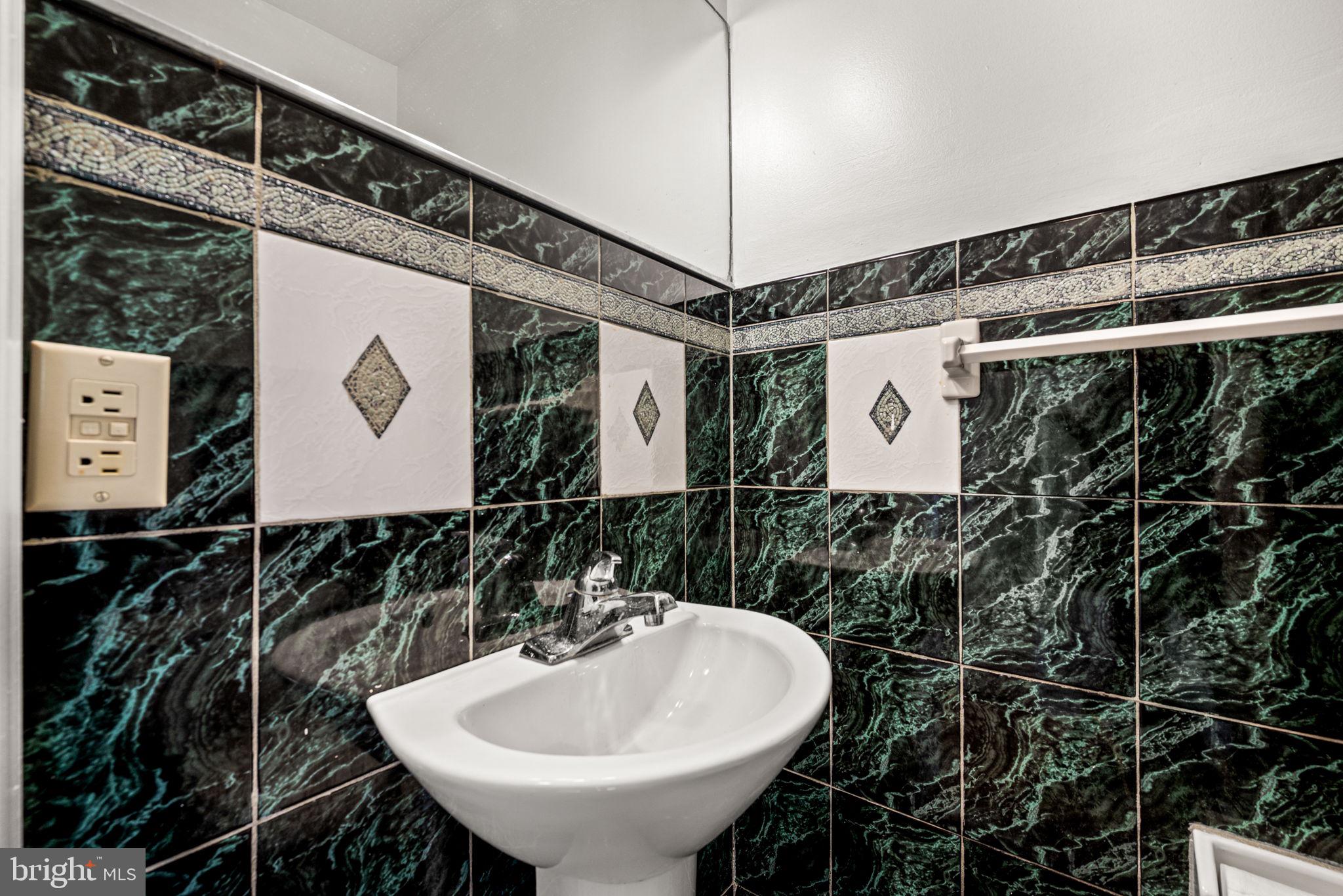 EAST FALLS - Residential Lease