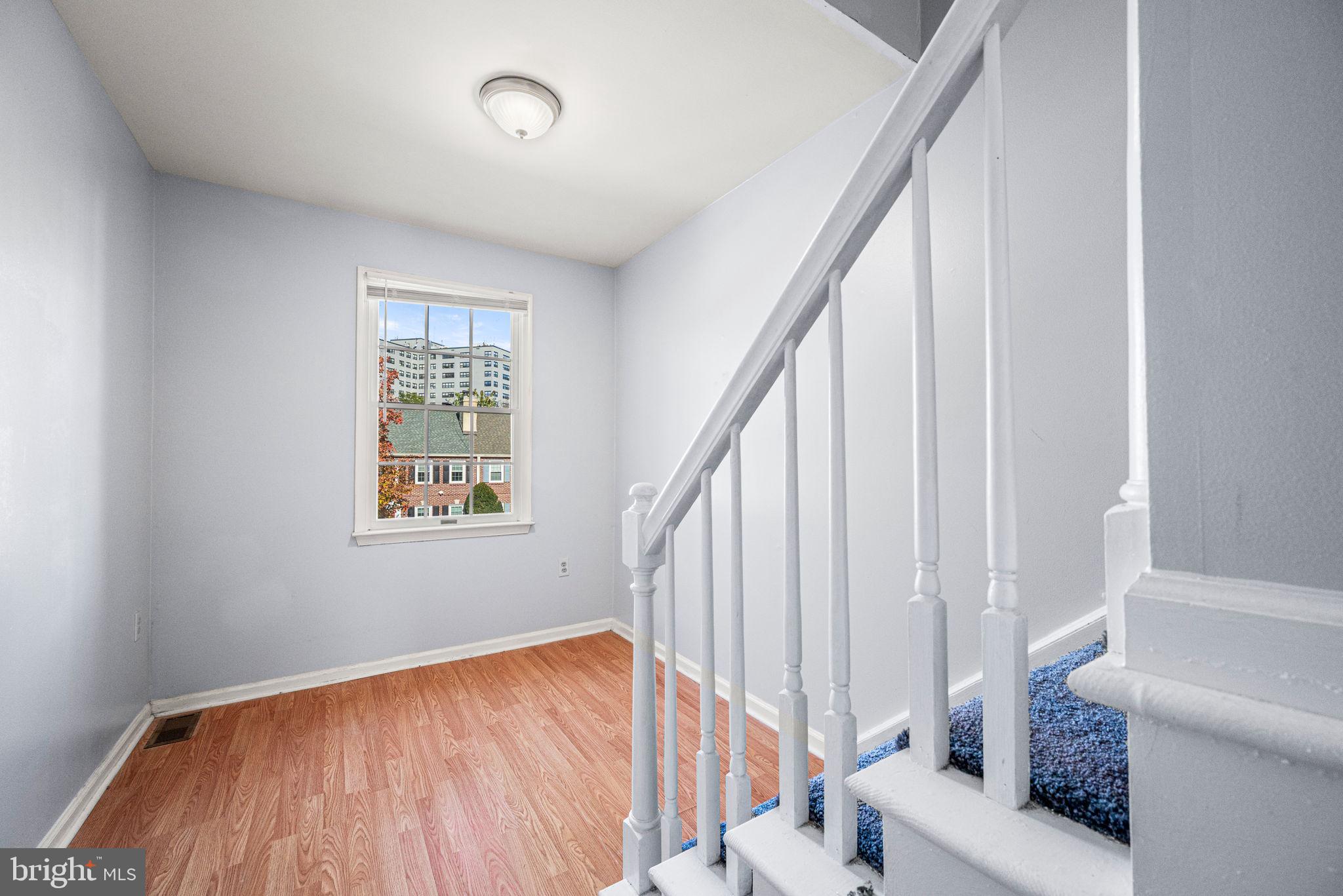 EAST FALLS - Residential Lease