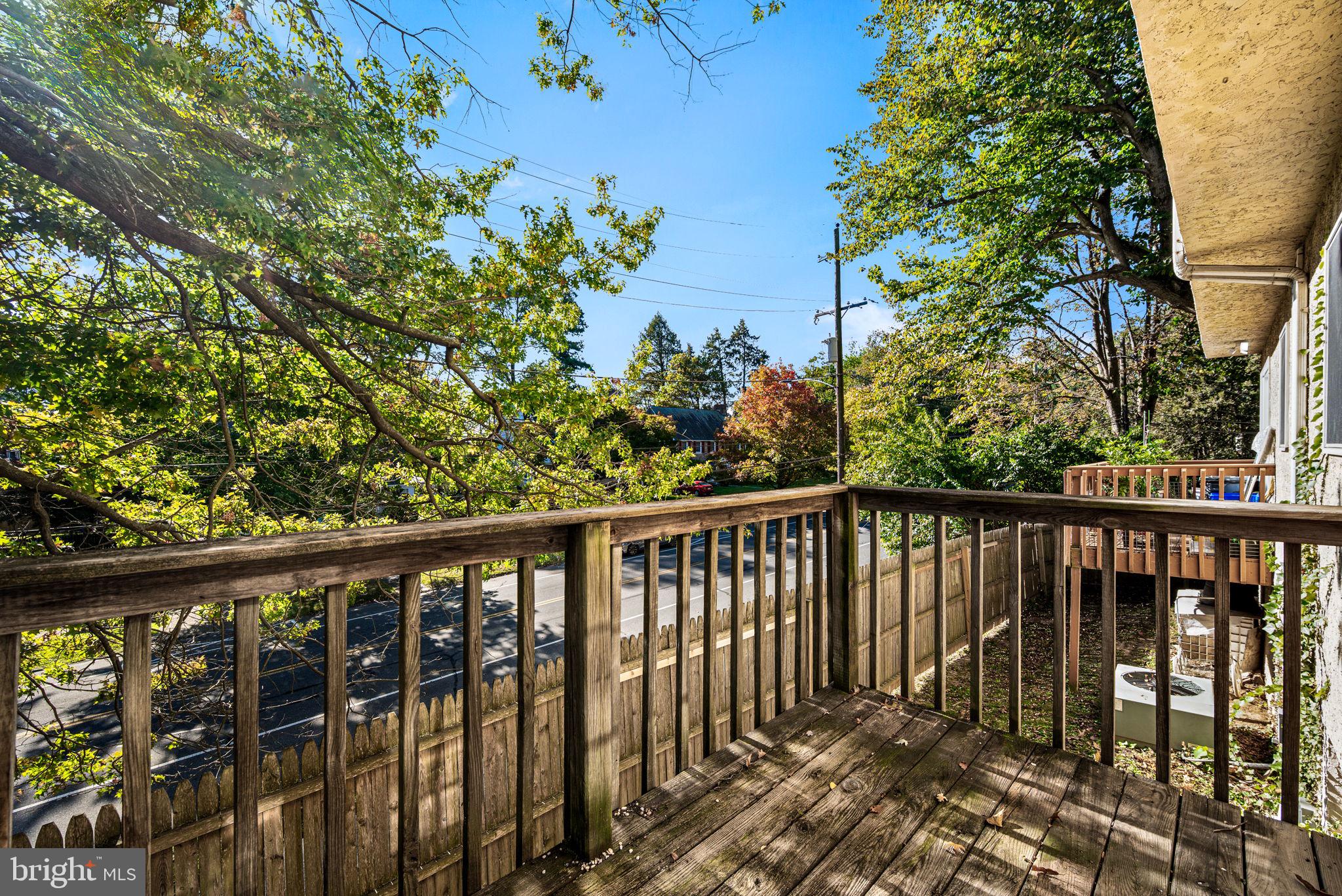 EAST FALLS - Residential Lease