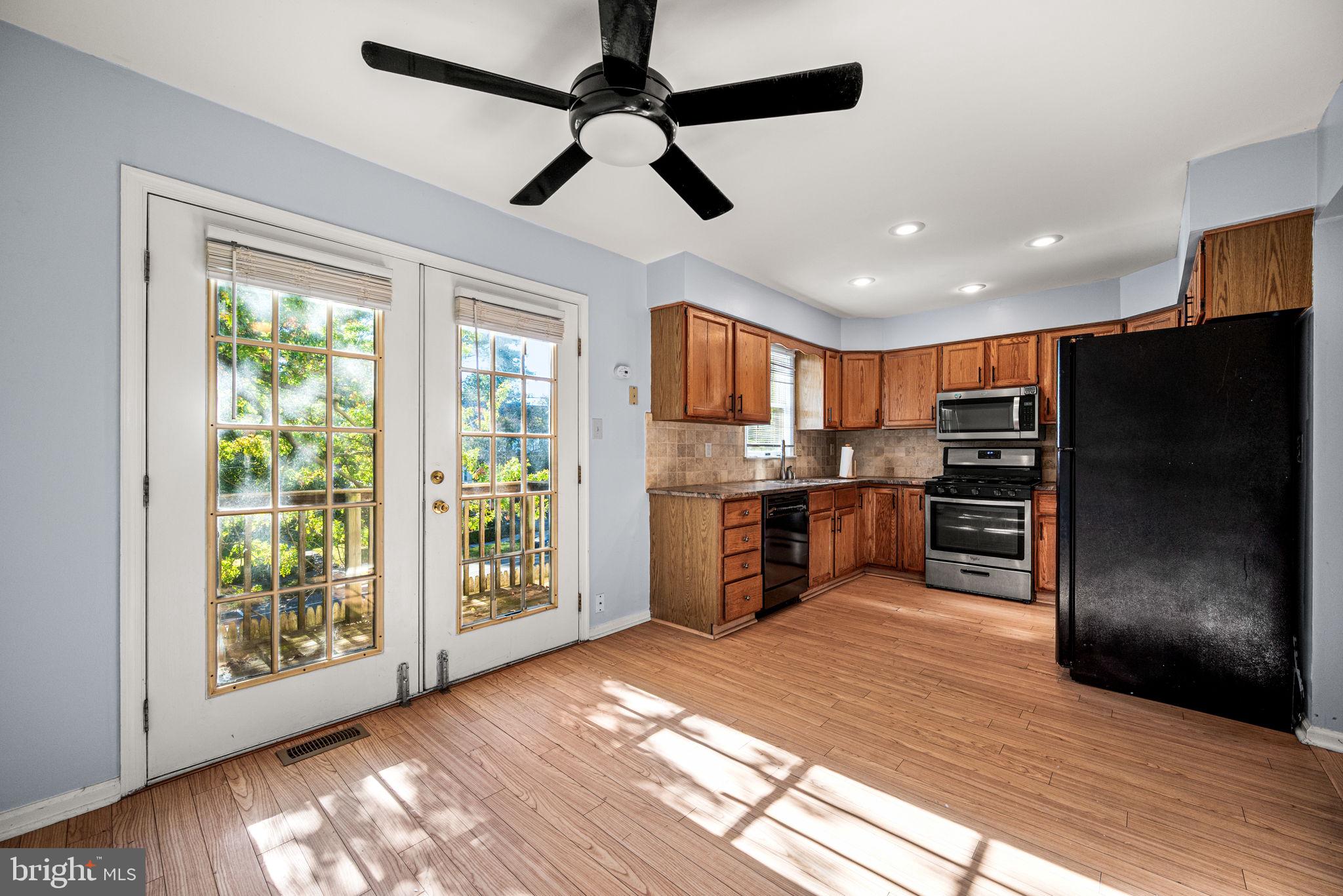 EAST FALLS - Residential Lease