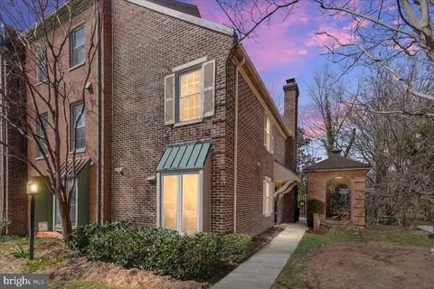 6711 Washington Boulevard Unit I, Arlington, VA 22213 - #: VAAR2054772