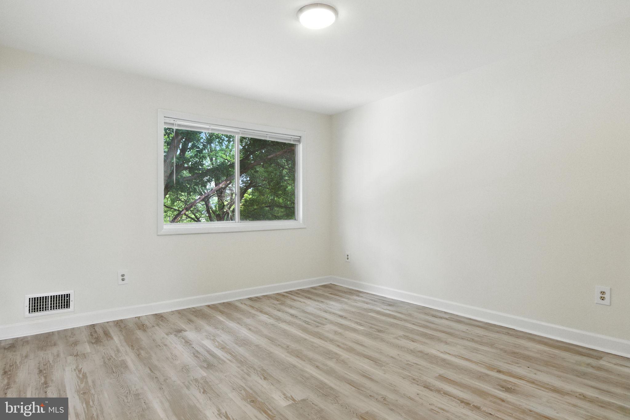 REFLECTION LAKE - Residential