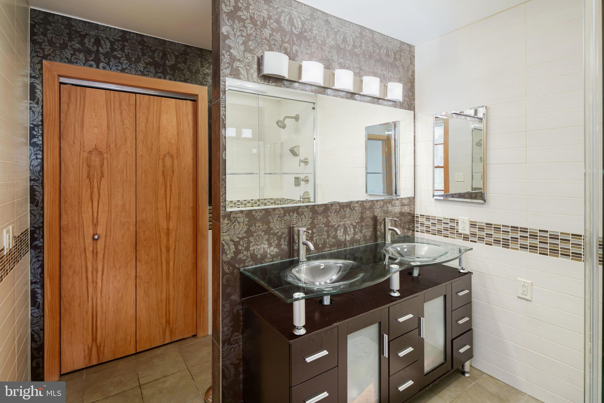 OLD CITY - Residential Lease