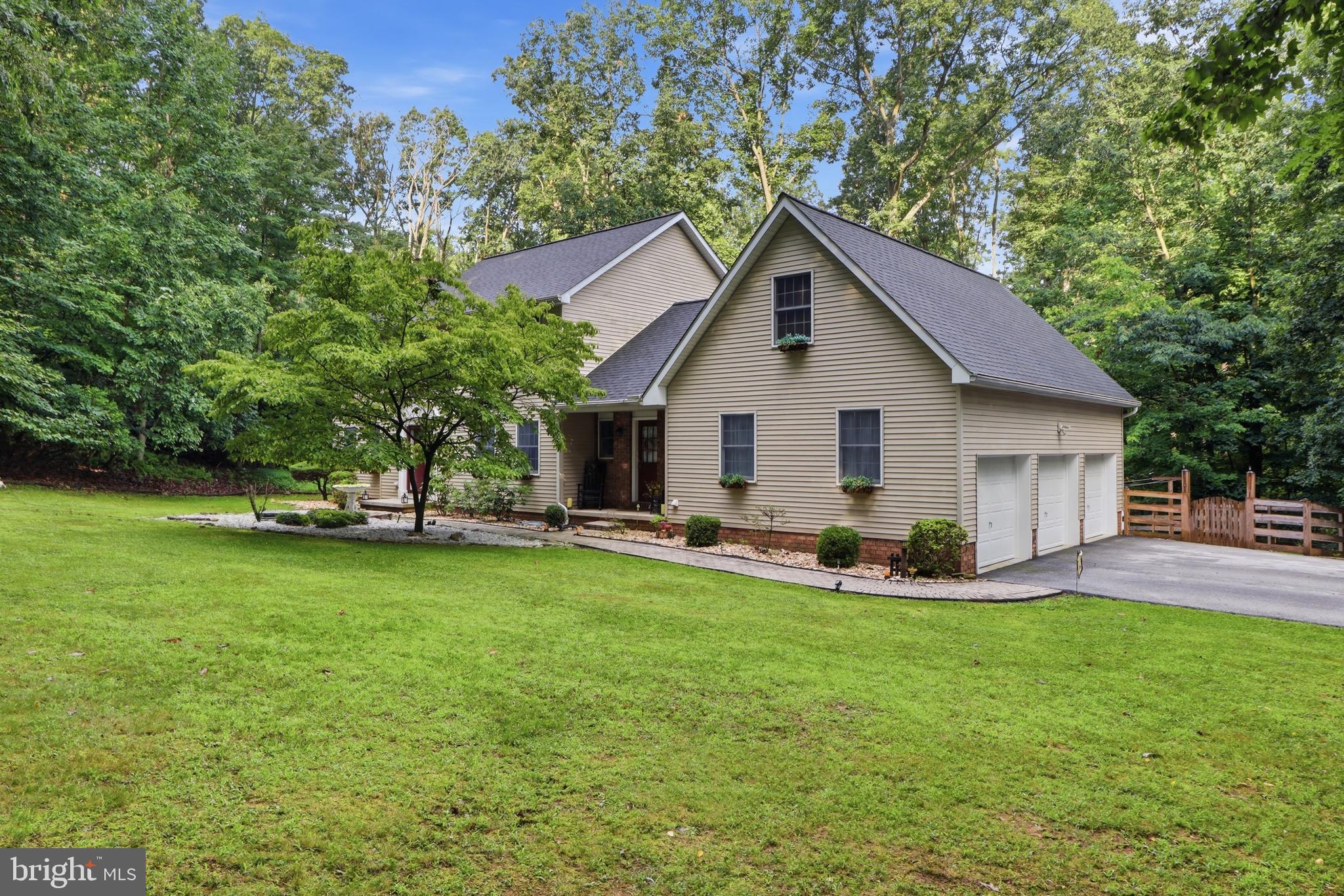 801 MOUNTAIN COURT