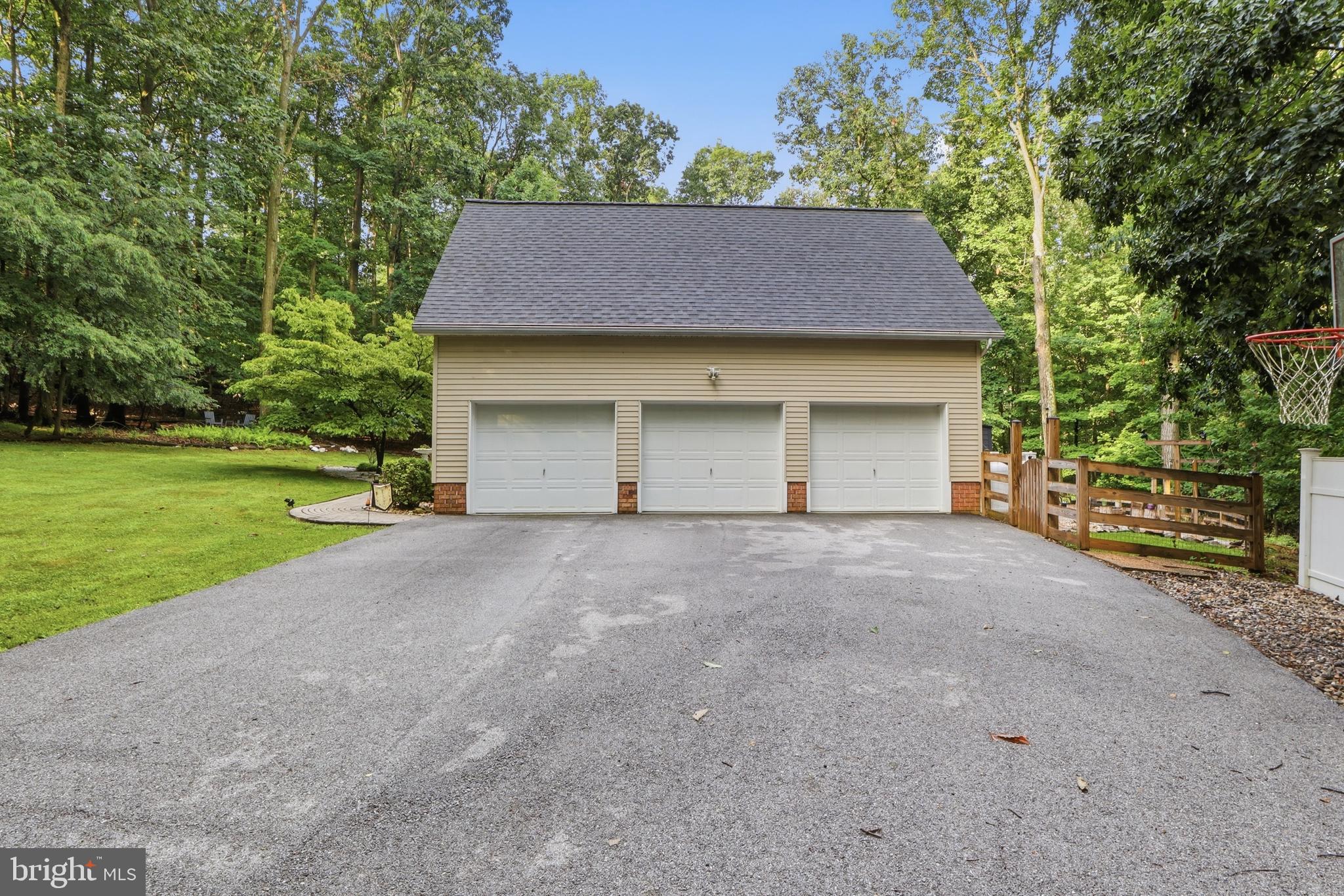 801 MOUNTAIN COURT