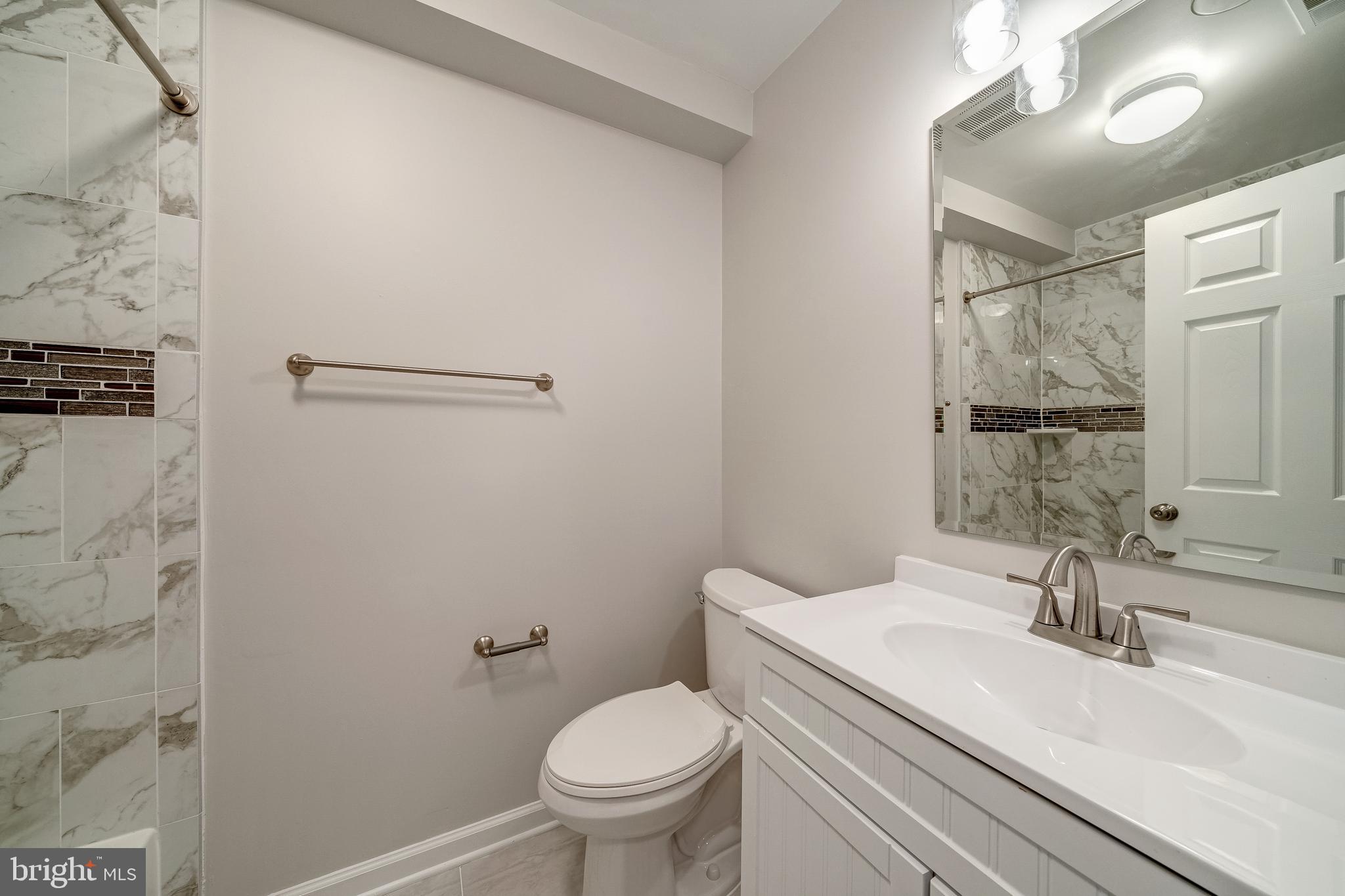 SENECA KNOLLS CODM - Residential Lease