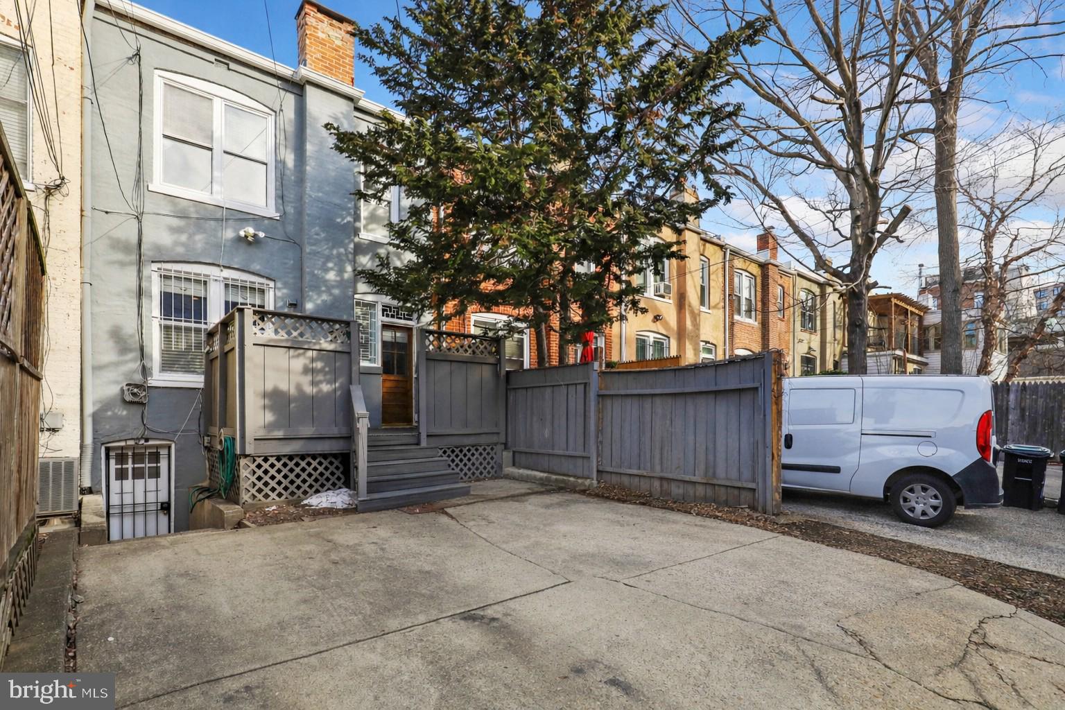 2132 NEWPORT PLACE NW