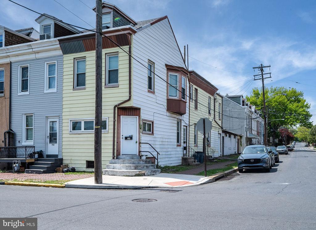 764 N 6TH STREET