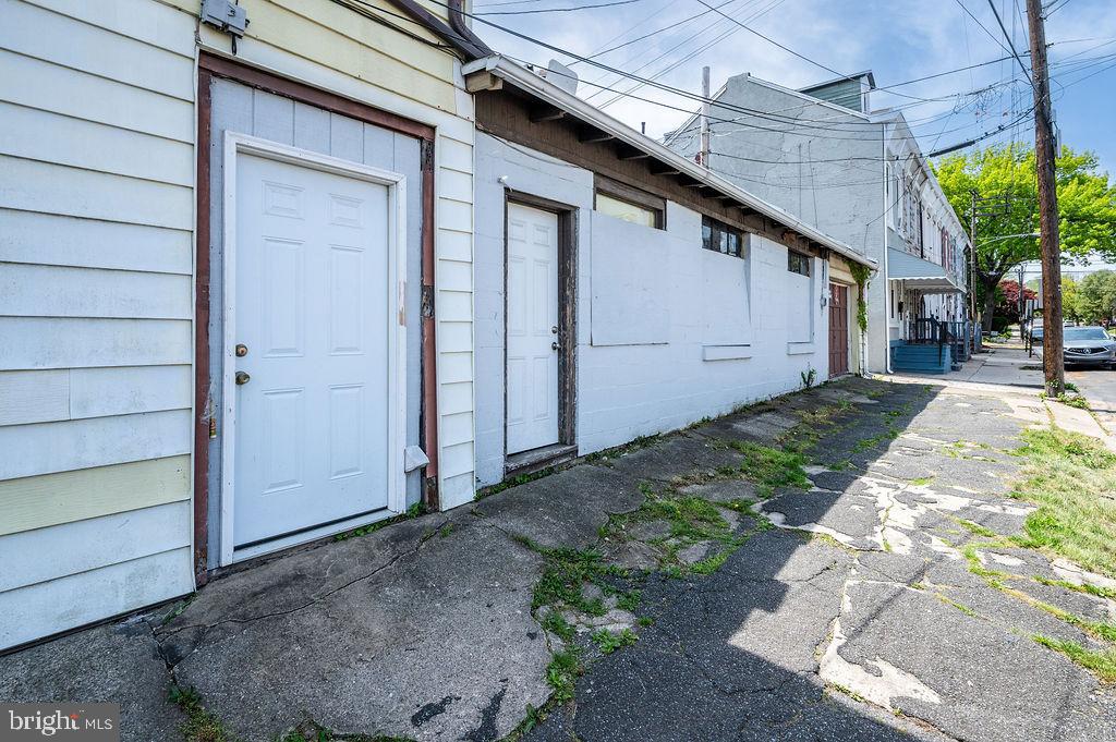 764 N 6TH STREET