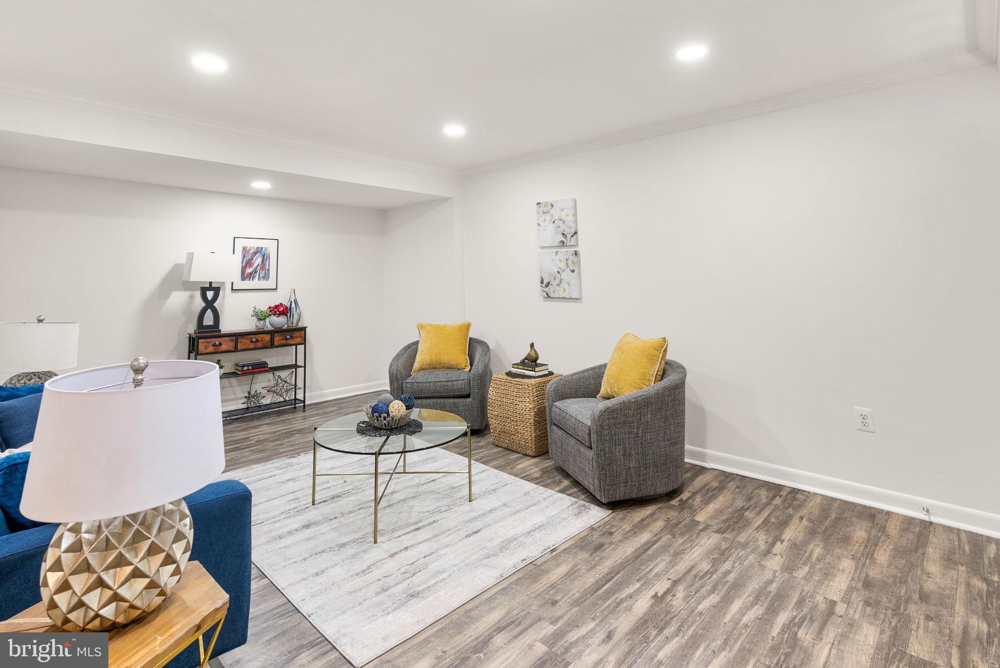 VILLAGE GREEN - Residential