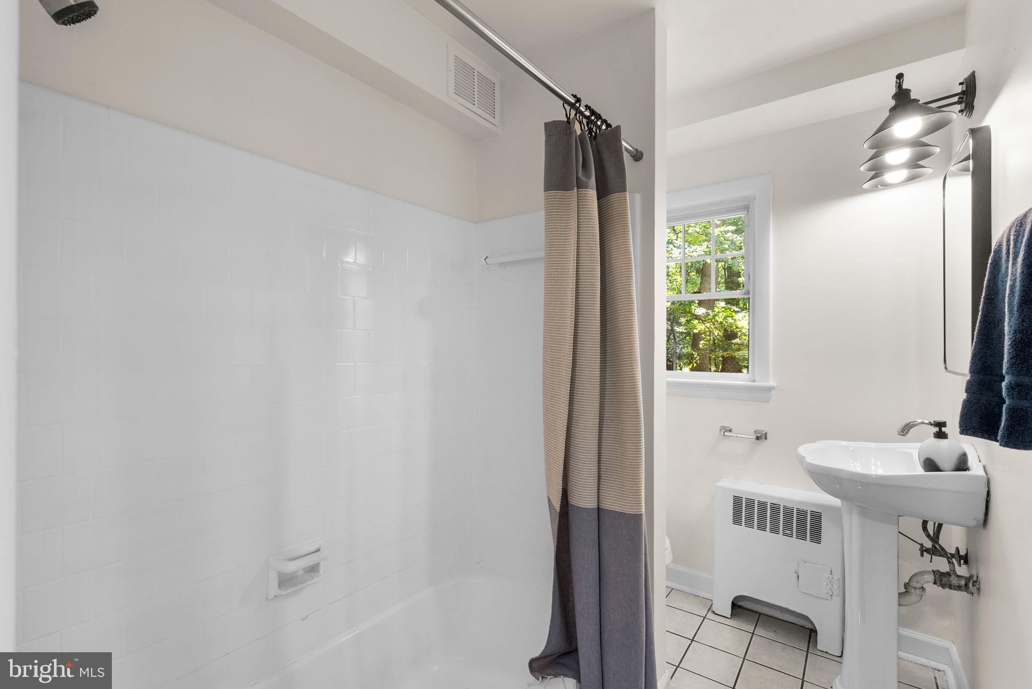 VILLAGE GREEN - Residential