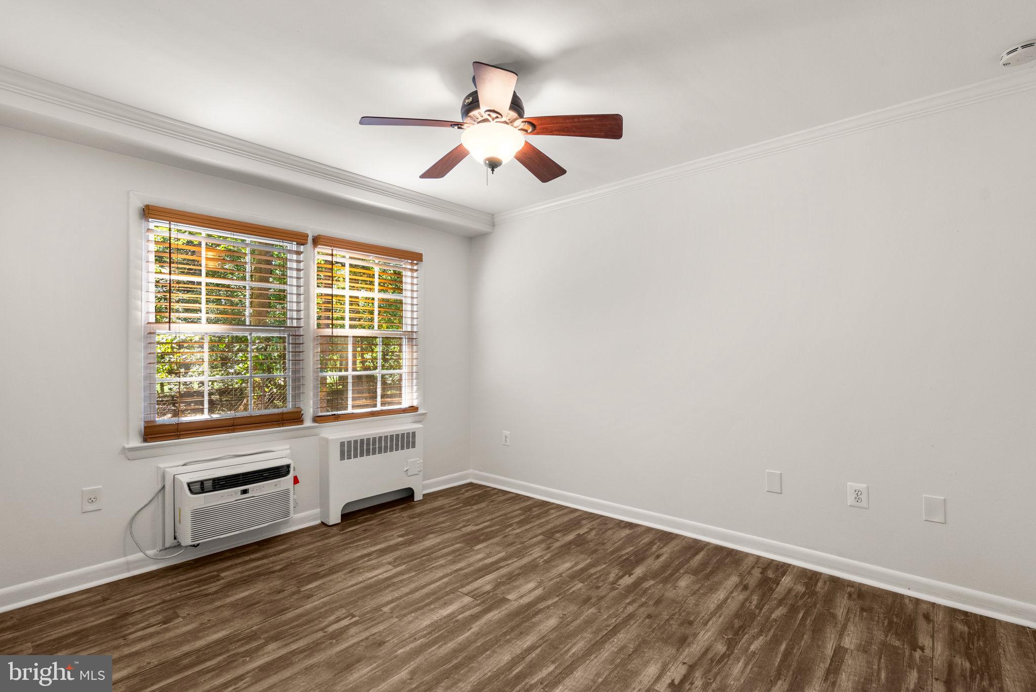 VILLAGE GREEN - Residential