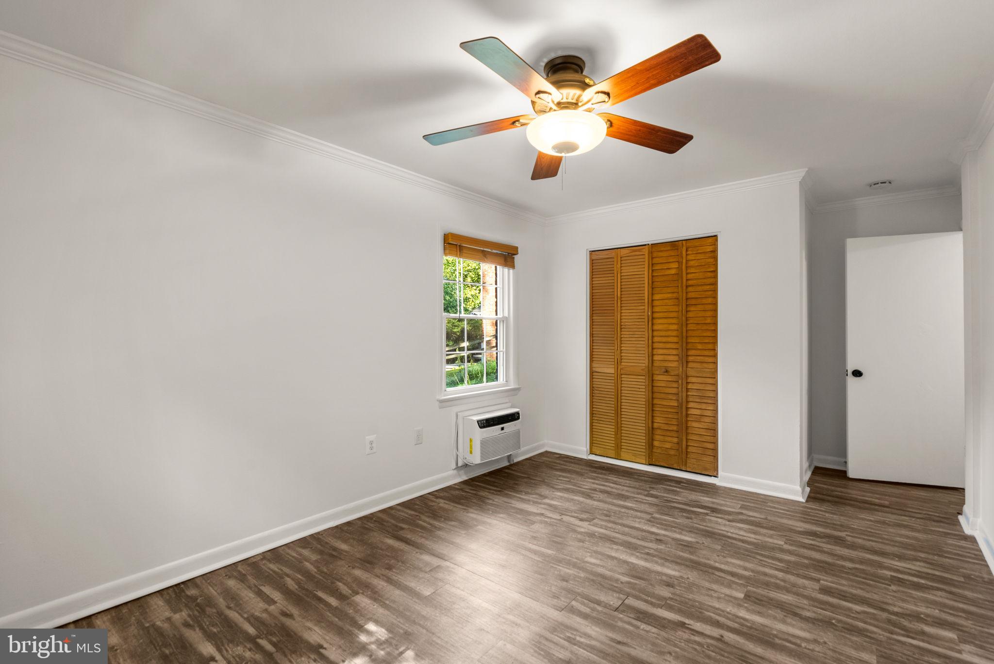 VILLAGE GREEN - Residential