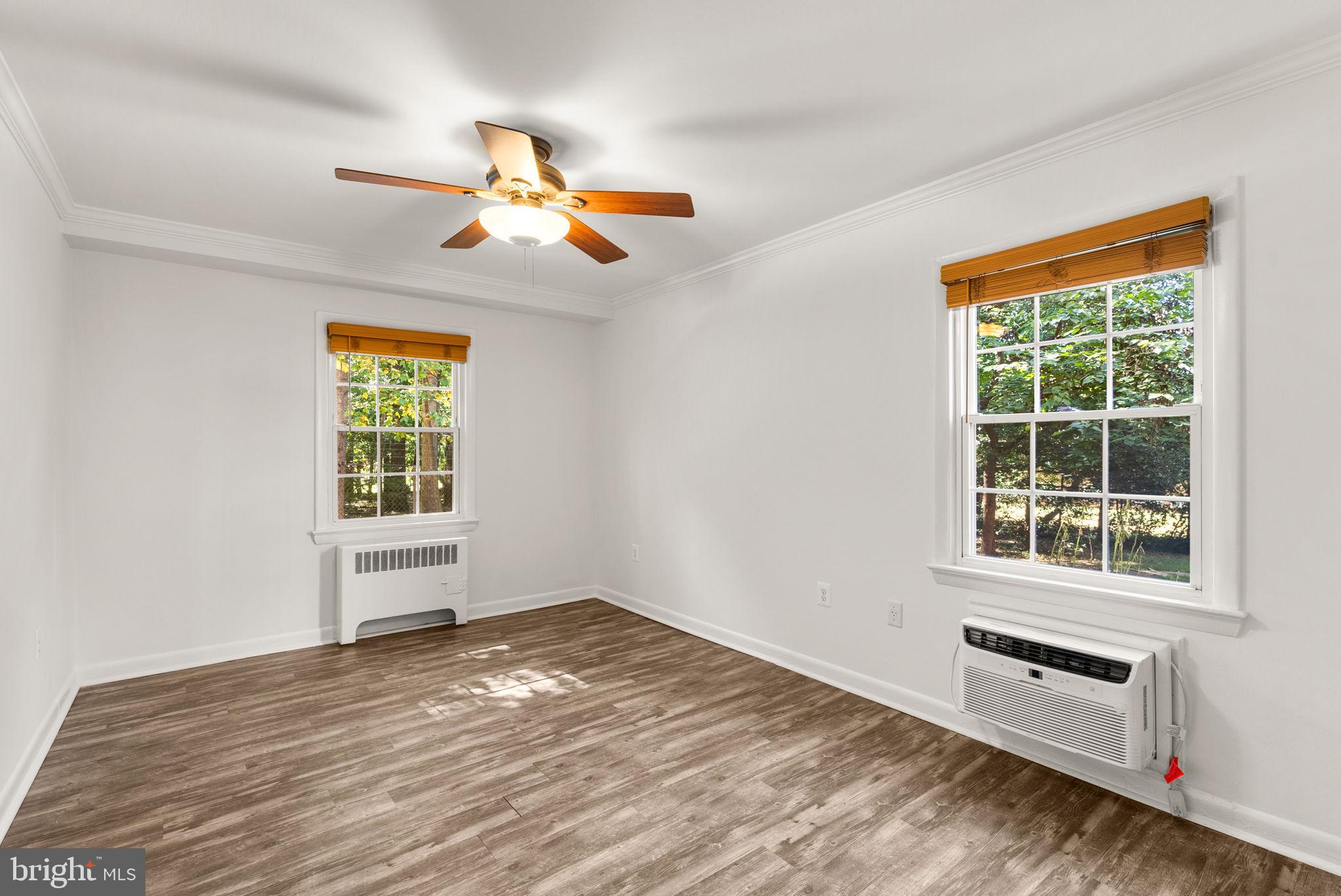 VILLAGE GREEN - Residential