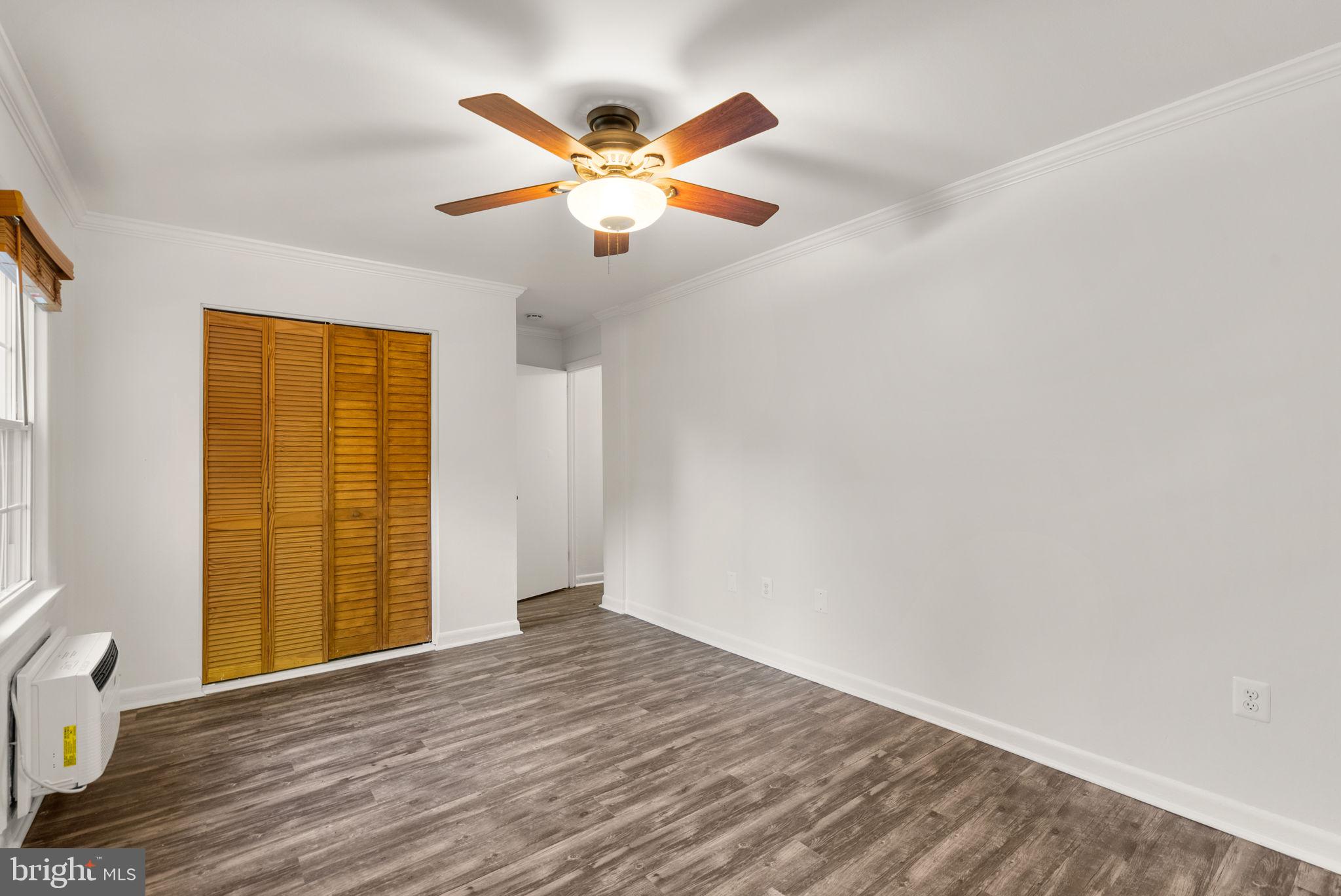 VILLAGE GREEN - Residential