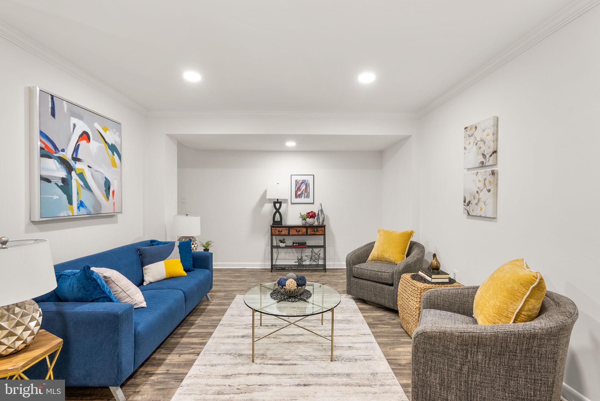 VILLAGE GREEN - Residential