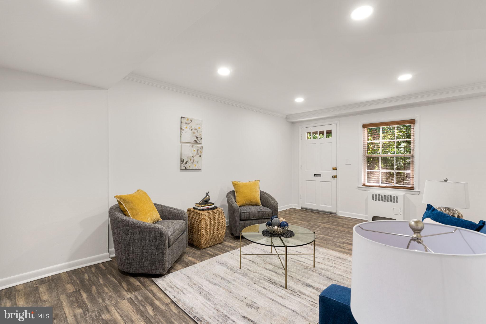 VILLAGE GREEN - Residential