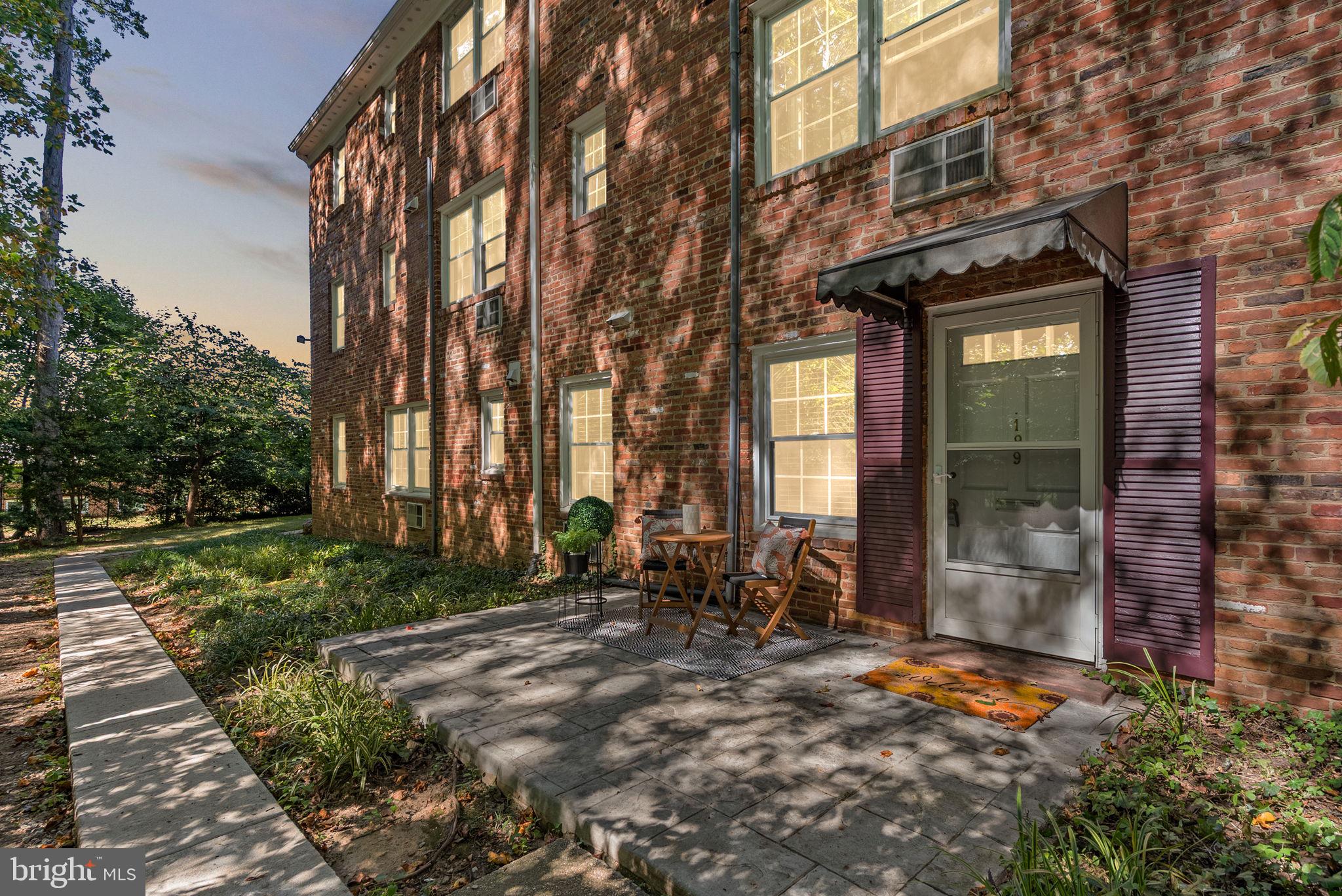 VILLAGE GREEN - Residential