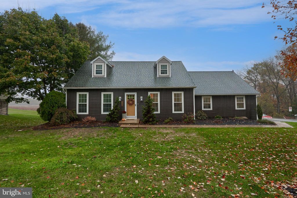 Photo of 158 Valley View Drive, EPHRATA, PA 17522 (MLS # PALA2078798)