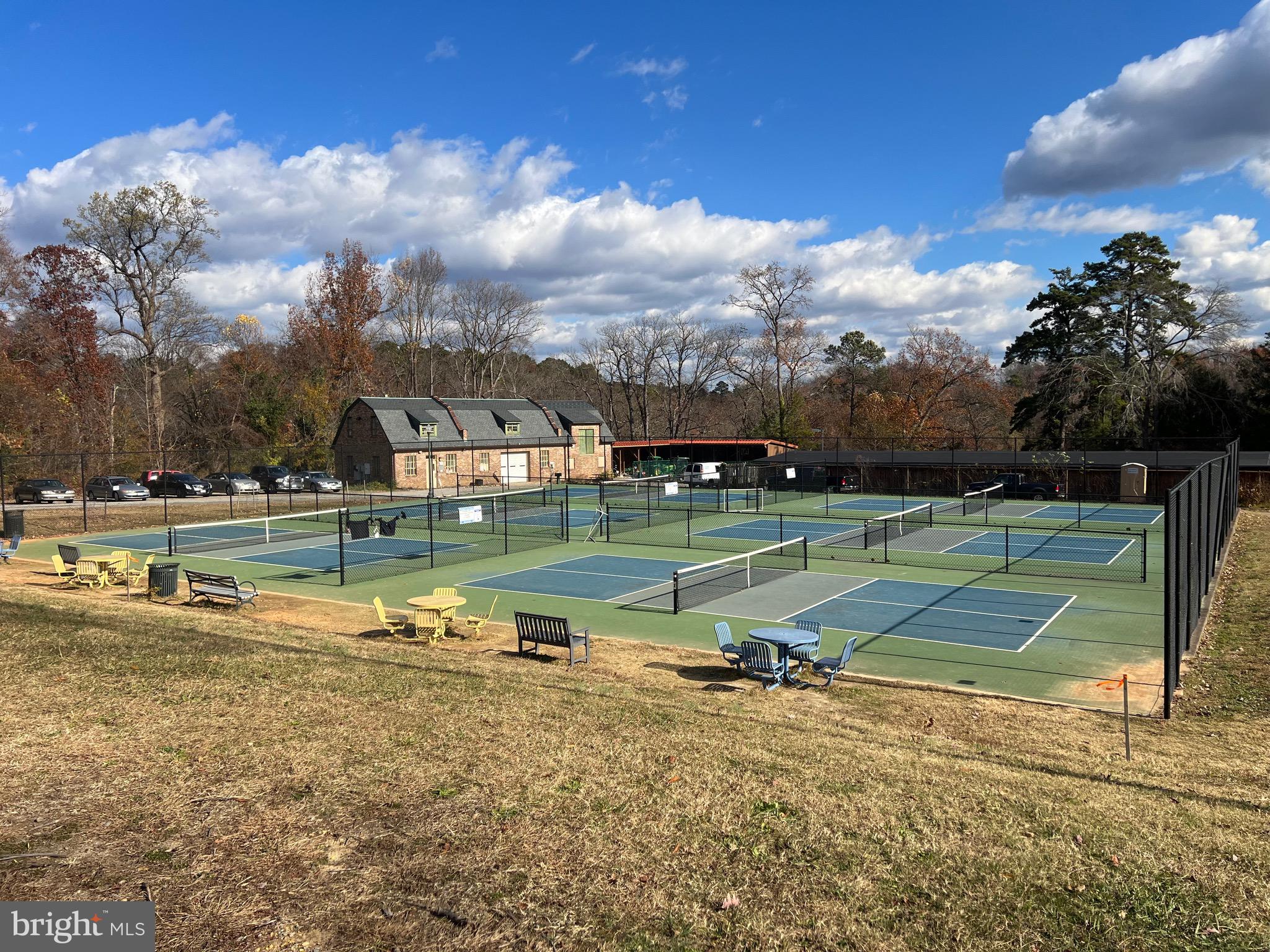 FOREST HILLS - Residential