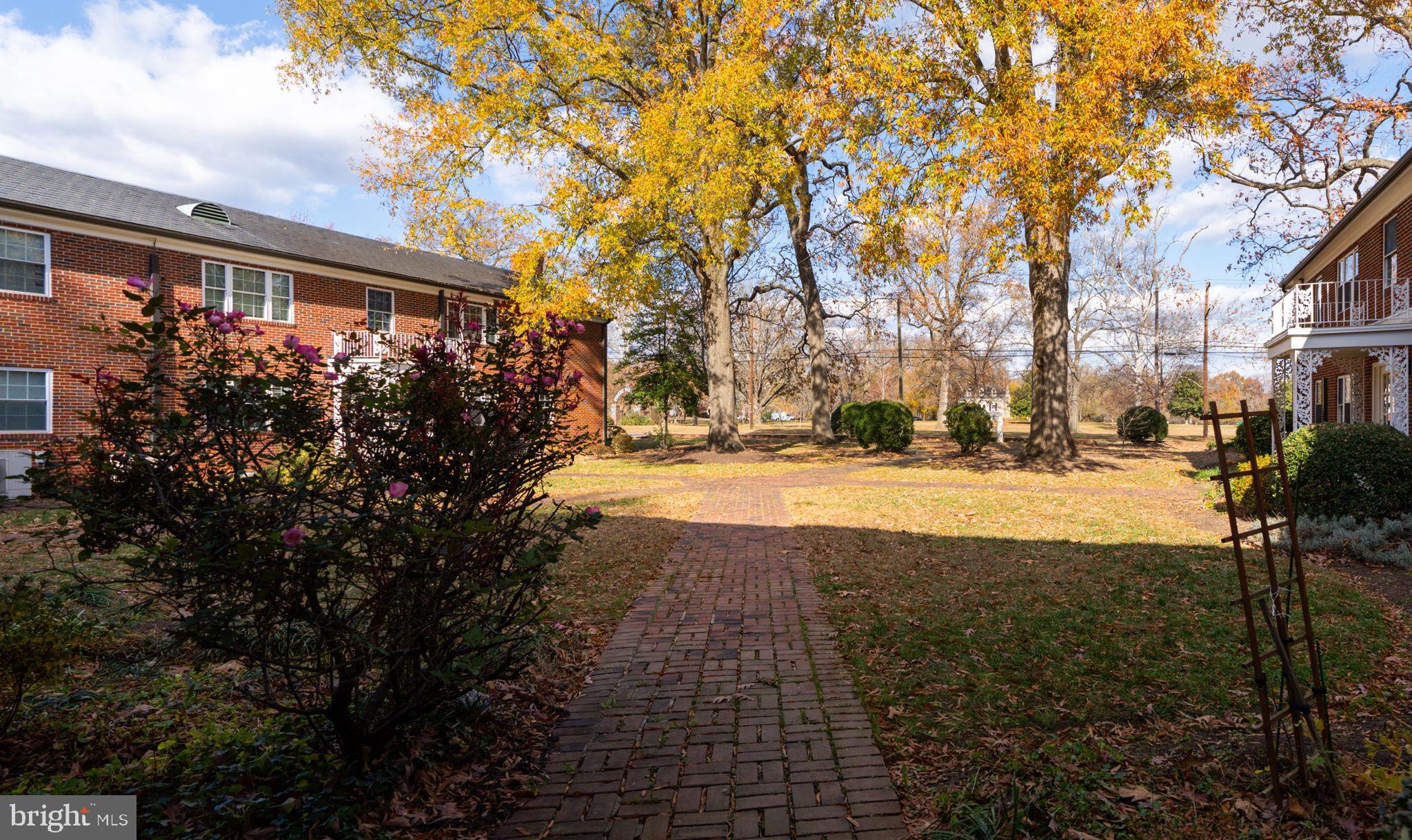 FOREST HILLS - Residential