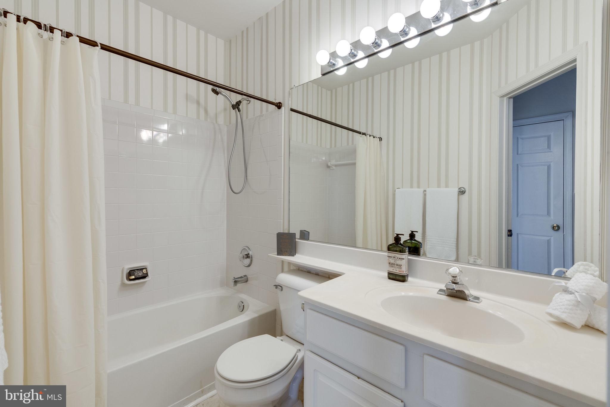 KINGSTOWNE - Residential Lease