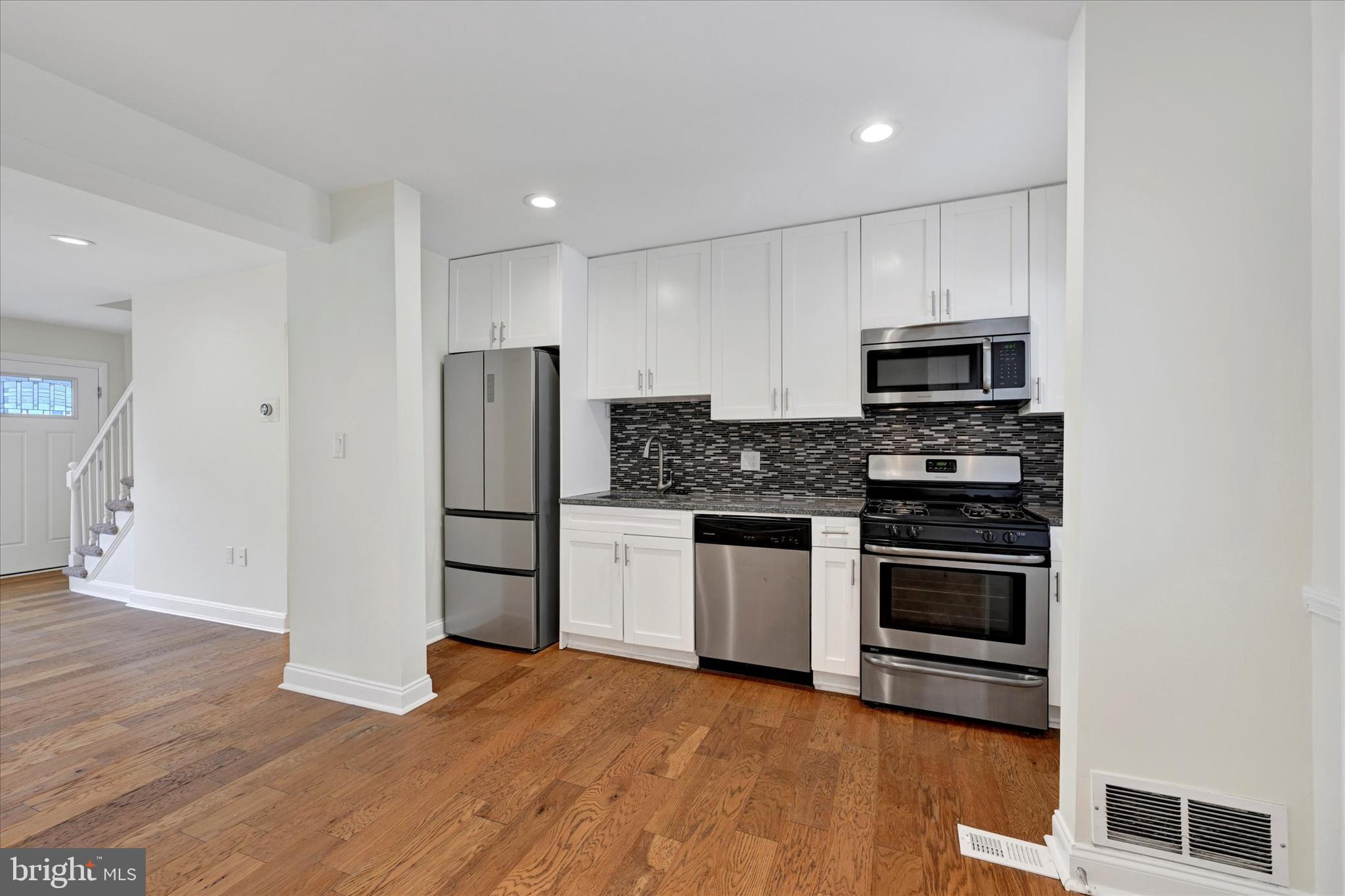 MEDFIELD - Residential