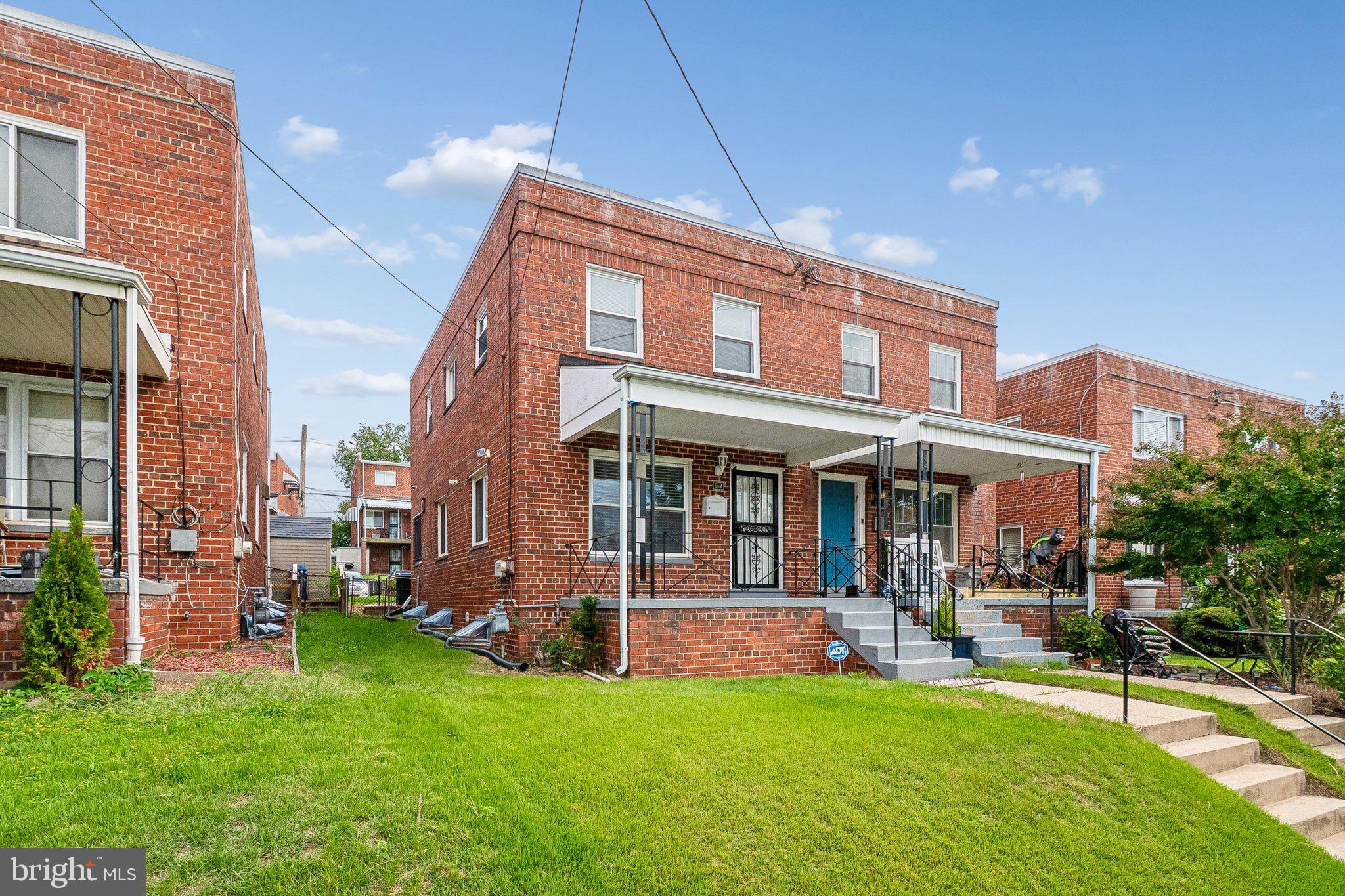 554 INGRAHAM STREET NE