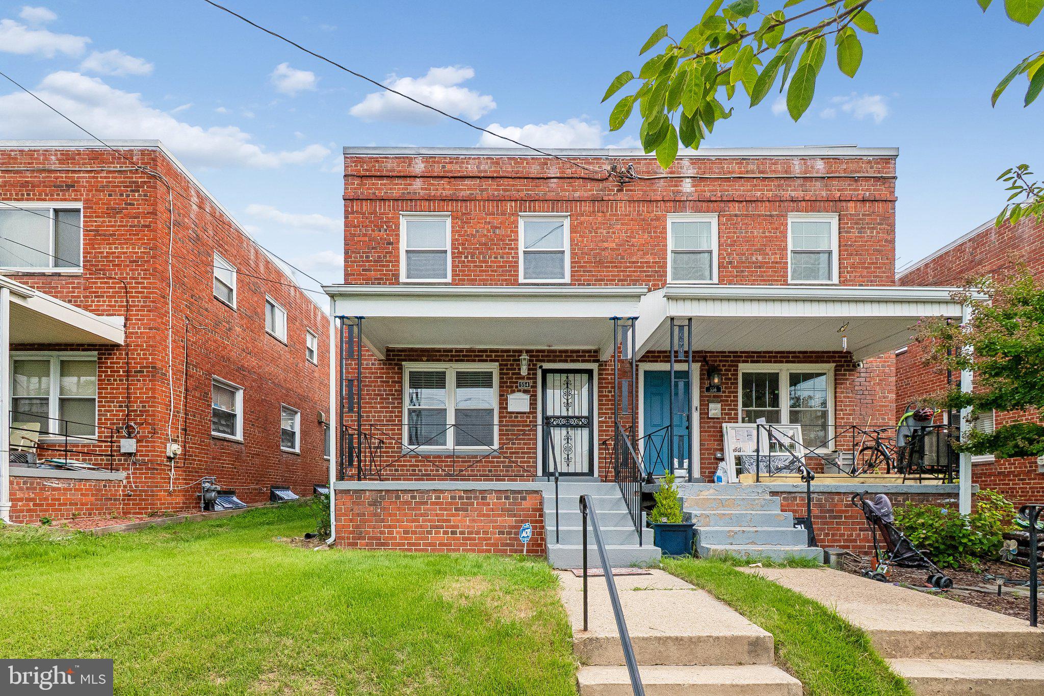 554 INGRAHAM STREET NE