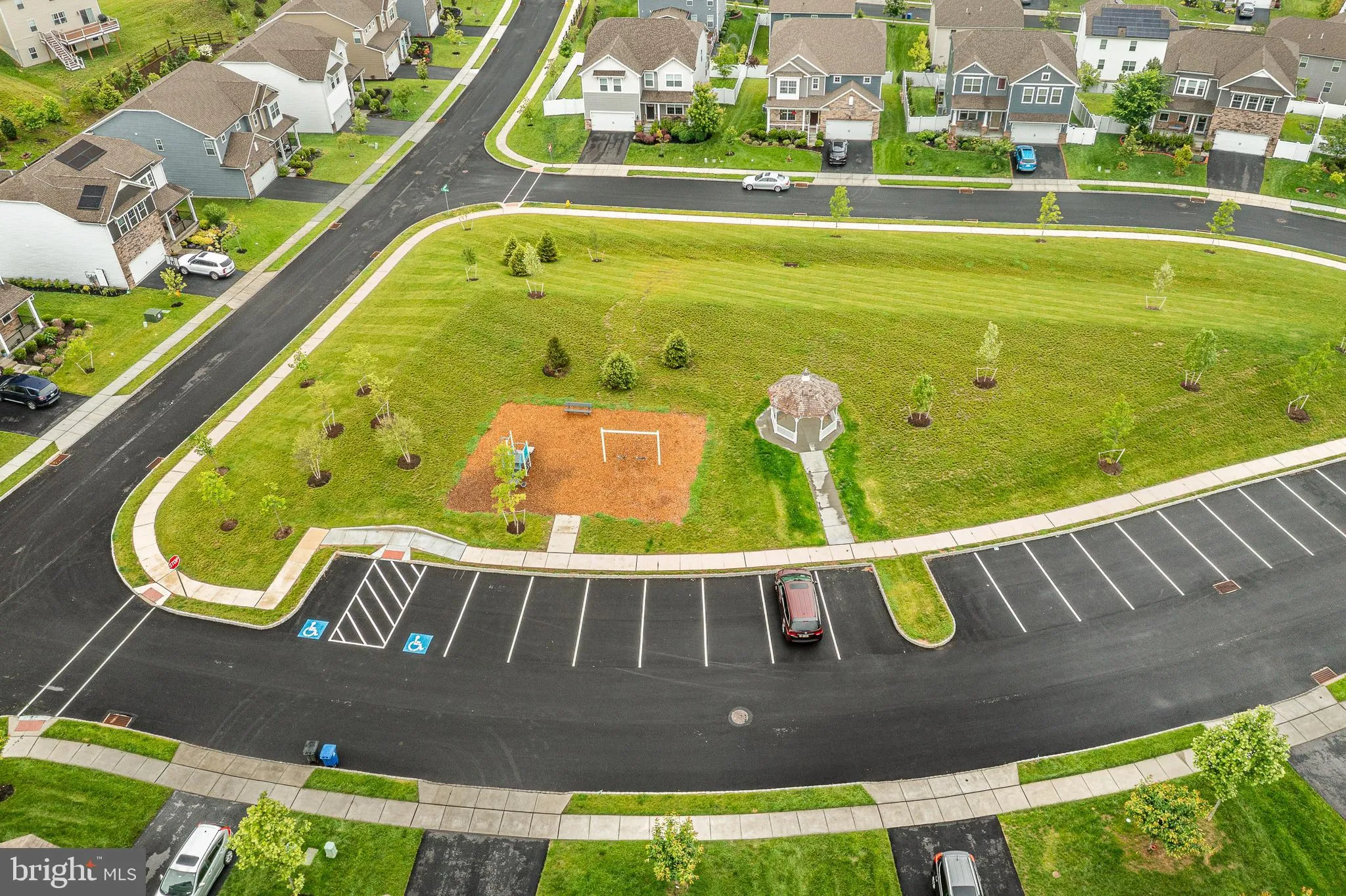 Downingtown, Pennsylvania 19335, United States, 3 Bedrooms Bedrooms, ,3 BathroomsBathrooms,Residential,Pending,140094