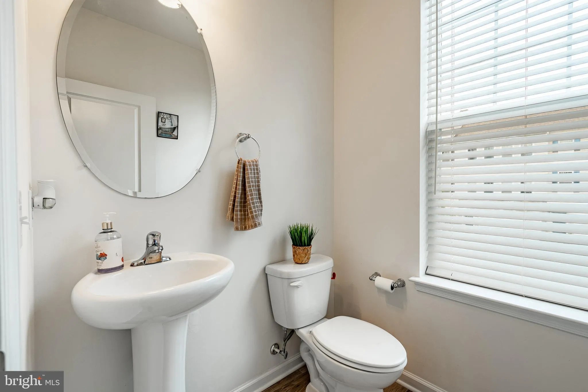 Downingtown, Pennsylvania 19335, United States, 3 Bedrooms Bedrooms, ,3 BathroomsBathrooms,Residential,Pending,140094