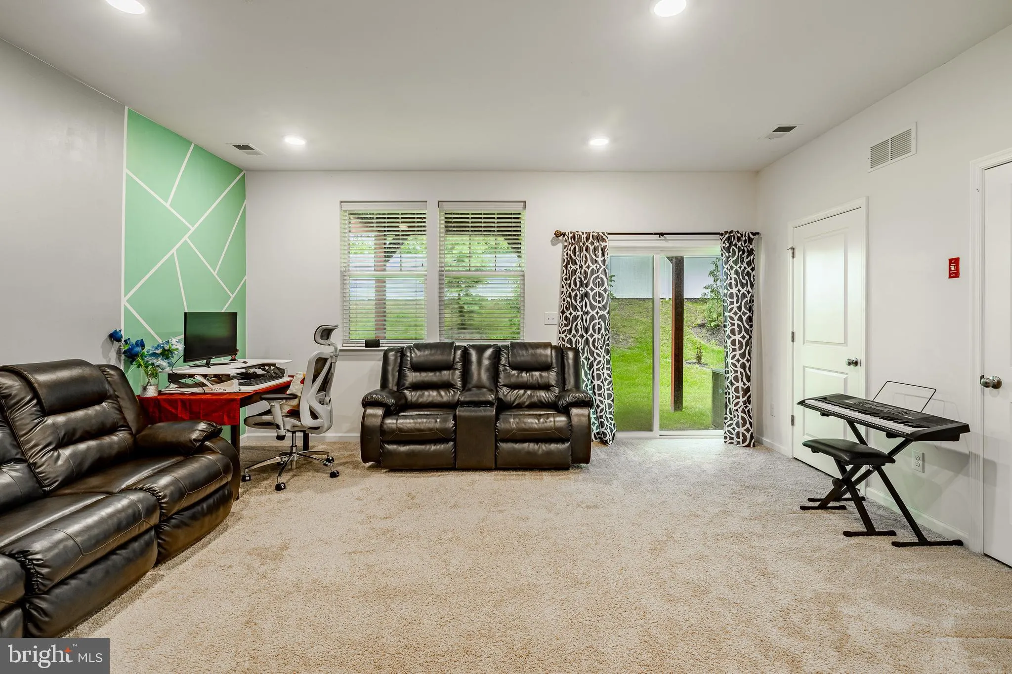 Downingtown, Pennsylvania 19335, United States, 3 Bedrooms Bedrooms, ,3 BathroomsBathrooms,Residential,Pending,140094