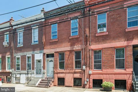 Townhouse For Sale - 1913 N Howard Street<br/> PHILADELPHIA, PA 19122