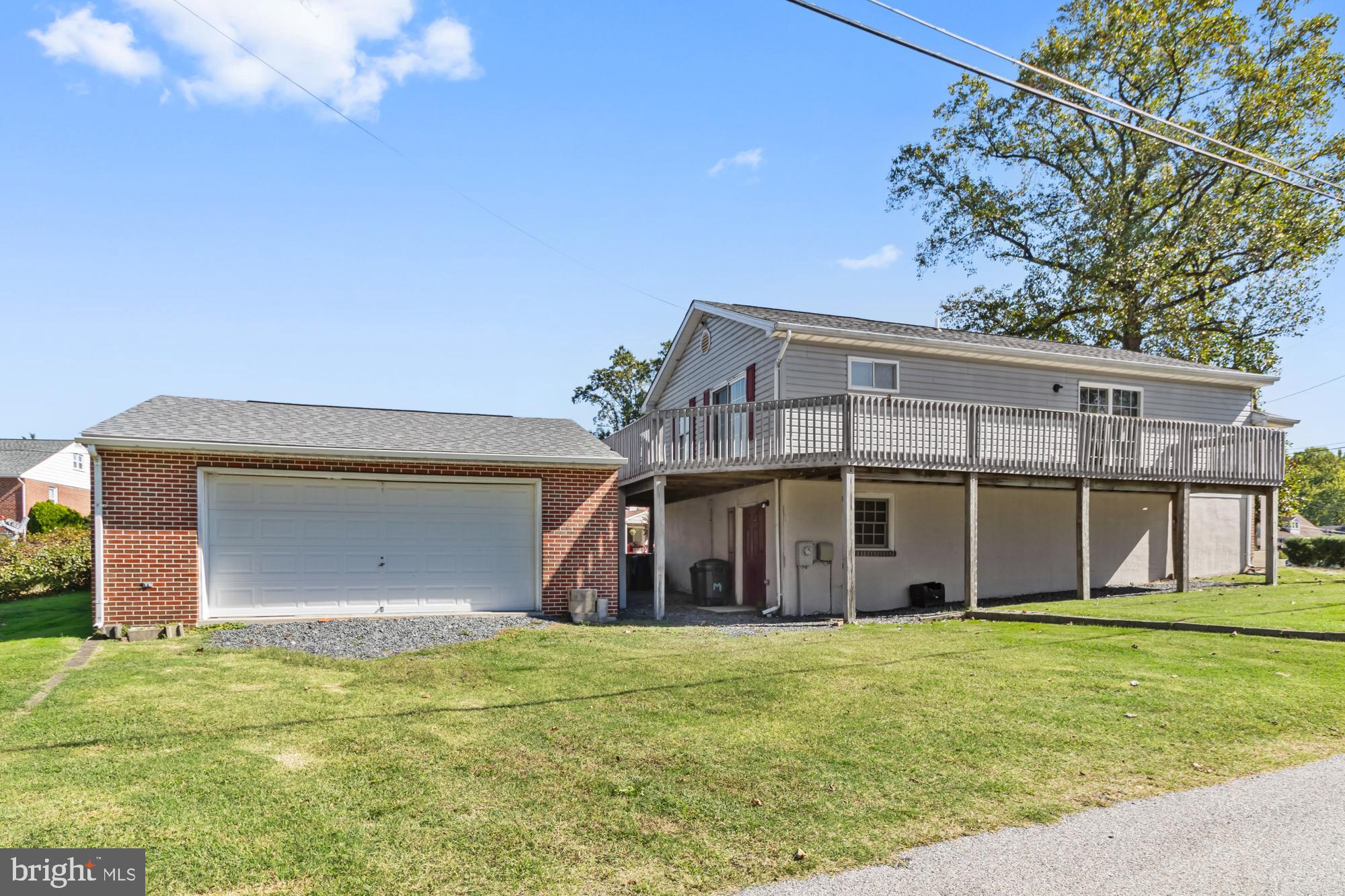 BAUERNSCHMIDT MANOR - Residential Lease