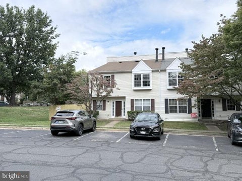 Townhouse For Rent - 6128 Hoskins Hollow Circle<br/> CENTREVILLE, VA 20121