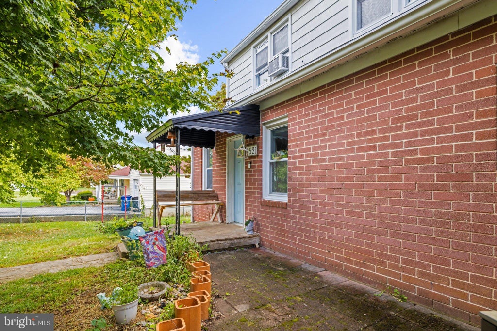 Photo of 6521 Marvin Avenue, SYKESVILLE, MD 21784 (MLS # MDCR2038034)