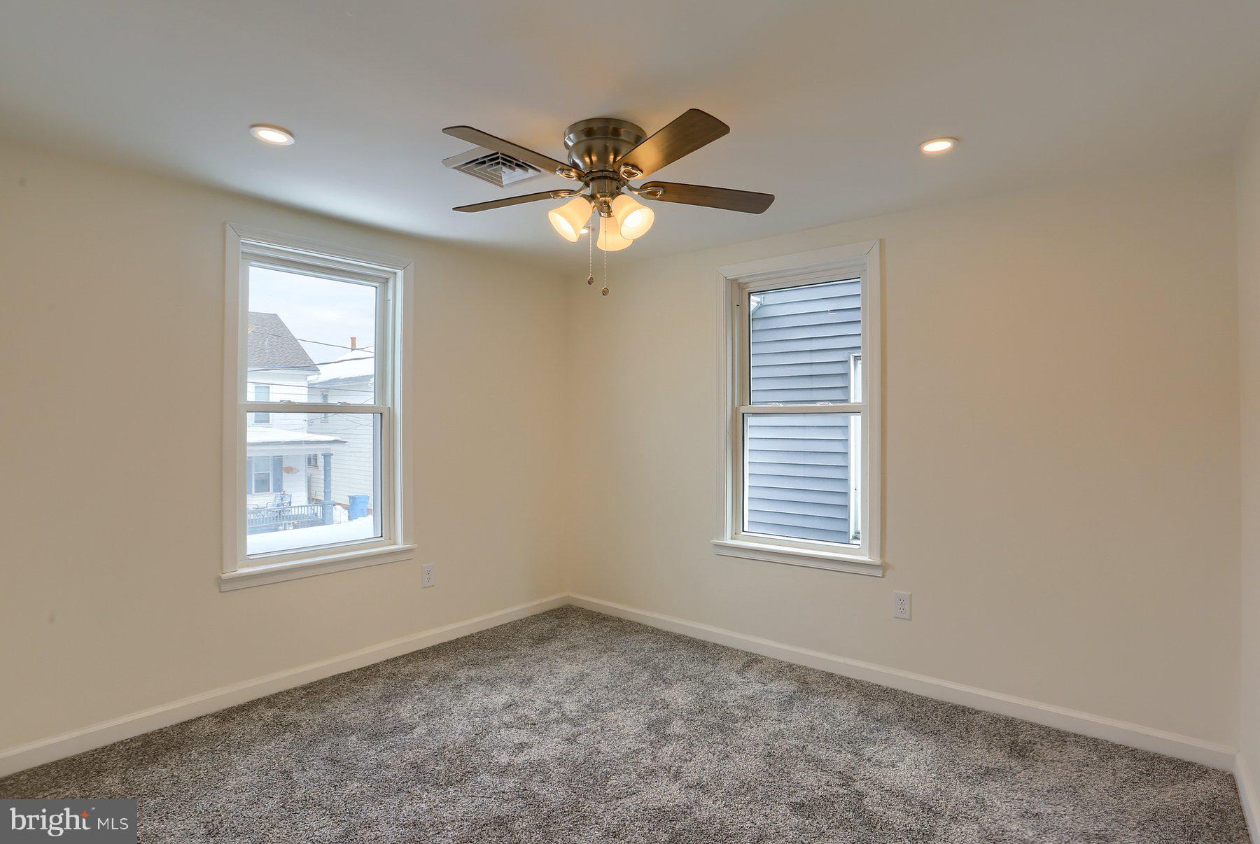 ROYALTON - Residential